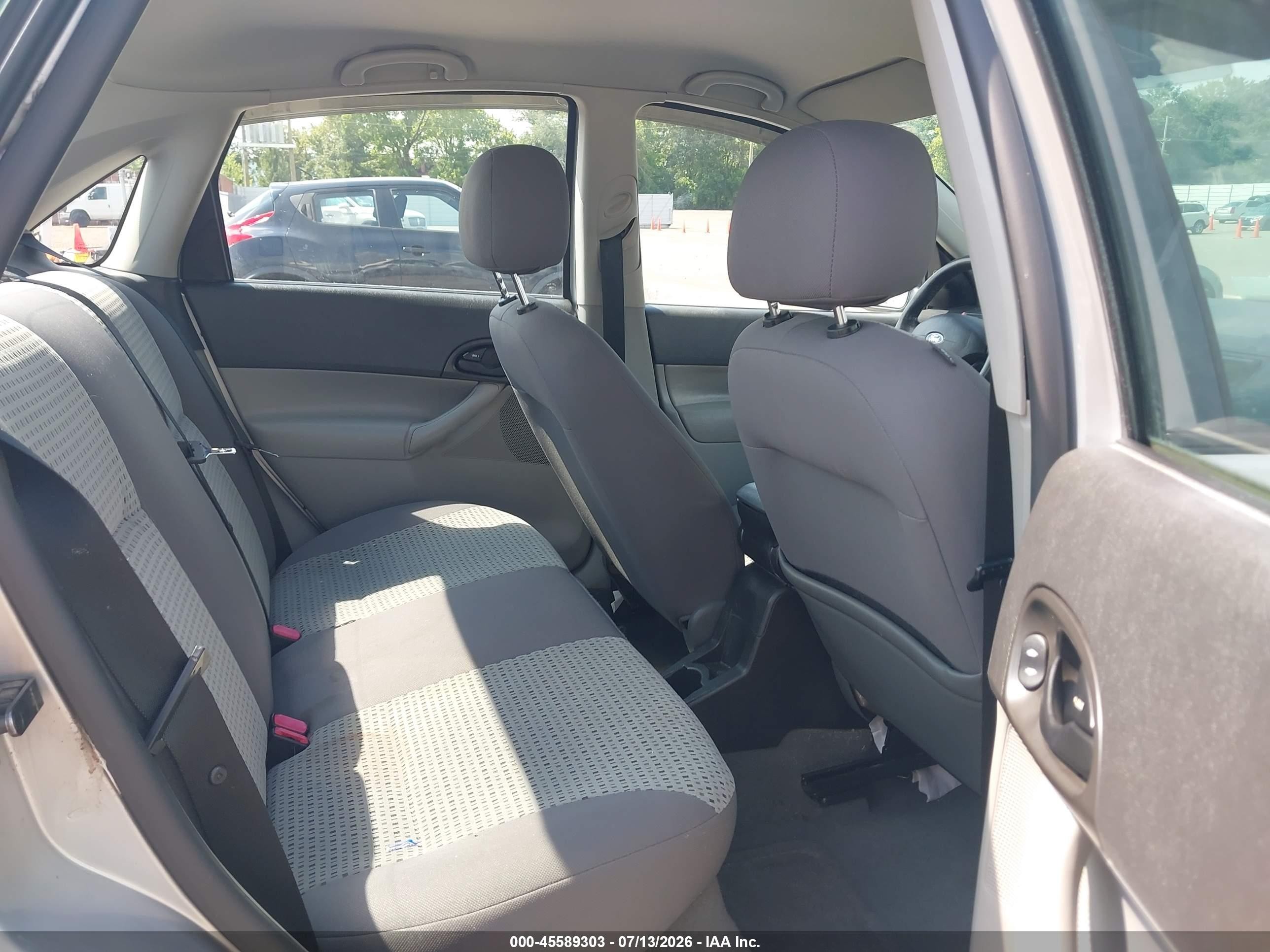 2007 Ford Focus S/se/ses Silver vin: 1FAHP34N97W137201