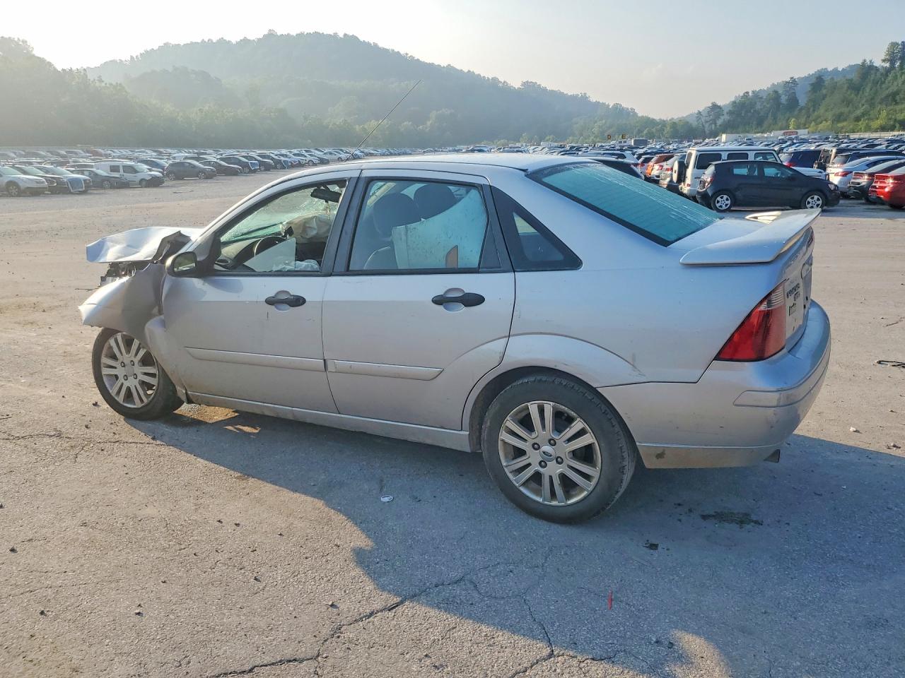 2007 Ford Focus Zx4 Silver vin: 1FAHP34N97W354943
