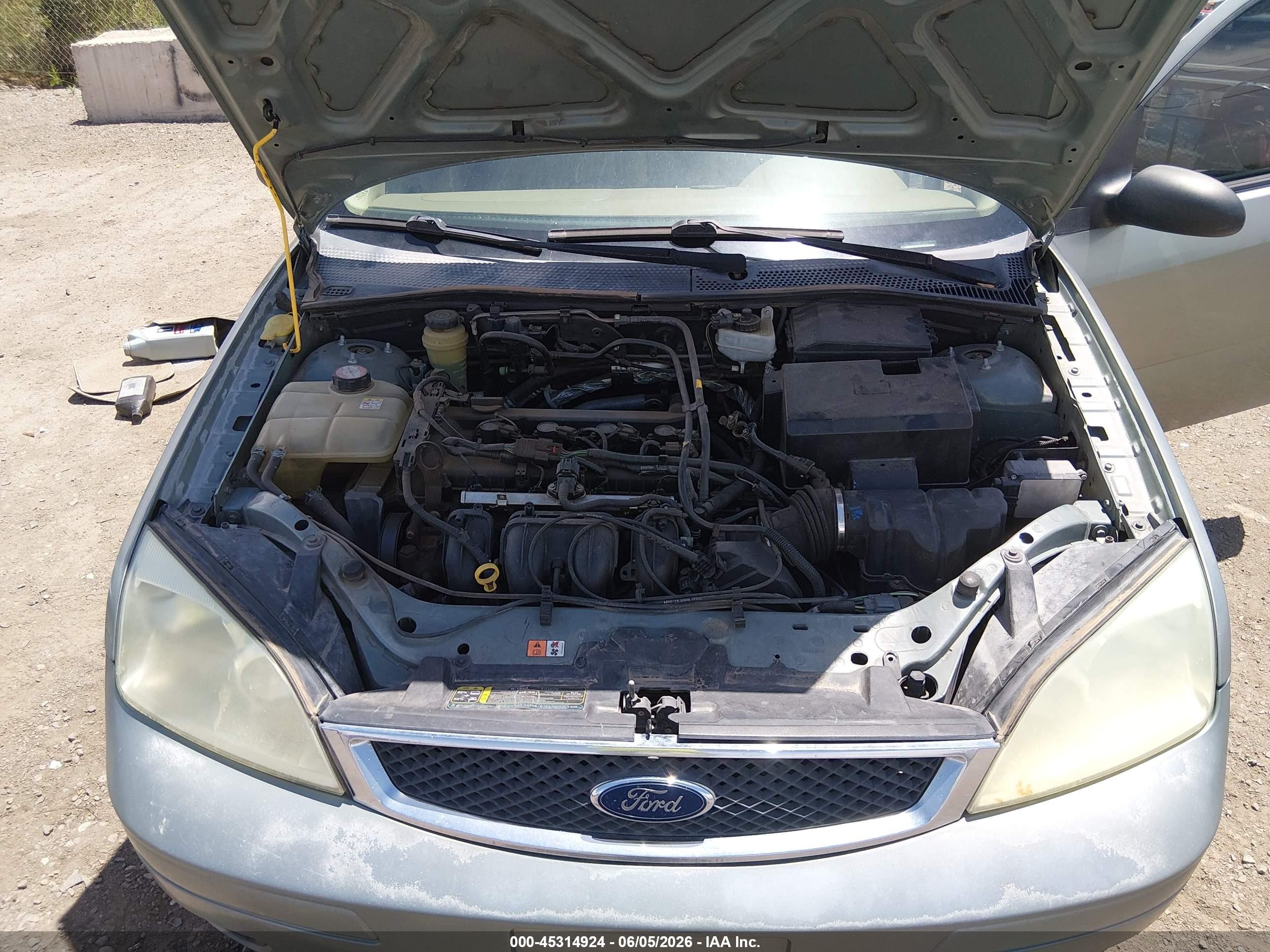 2005 Ford Focus Zx4 Silver vin: 1FAHP34NX5W148236