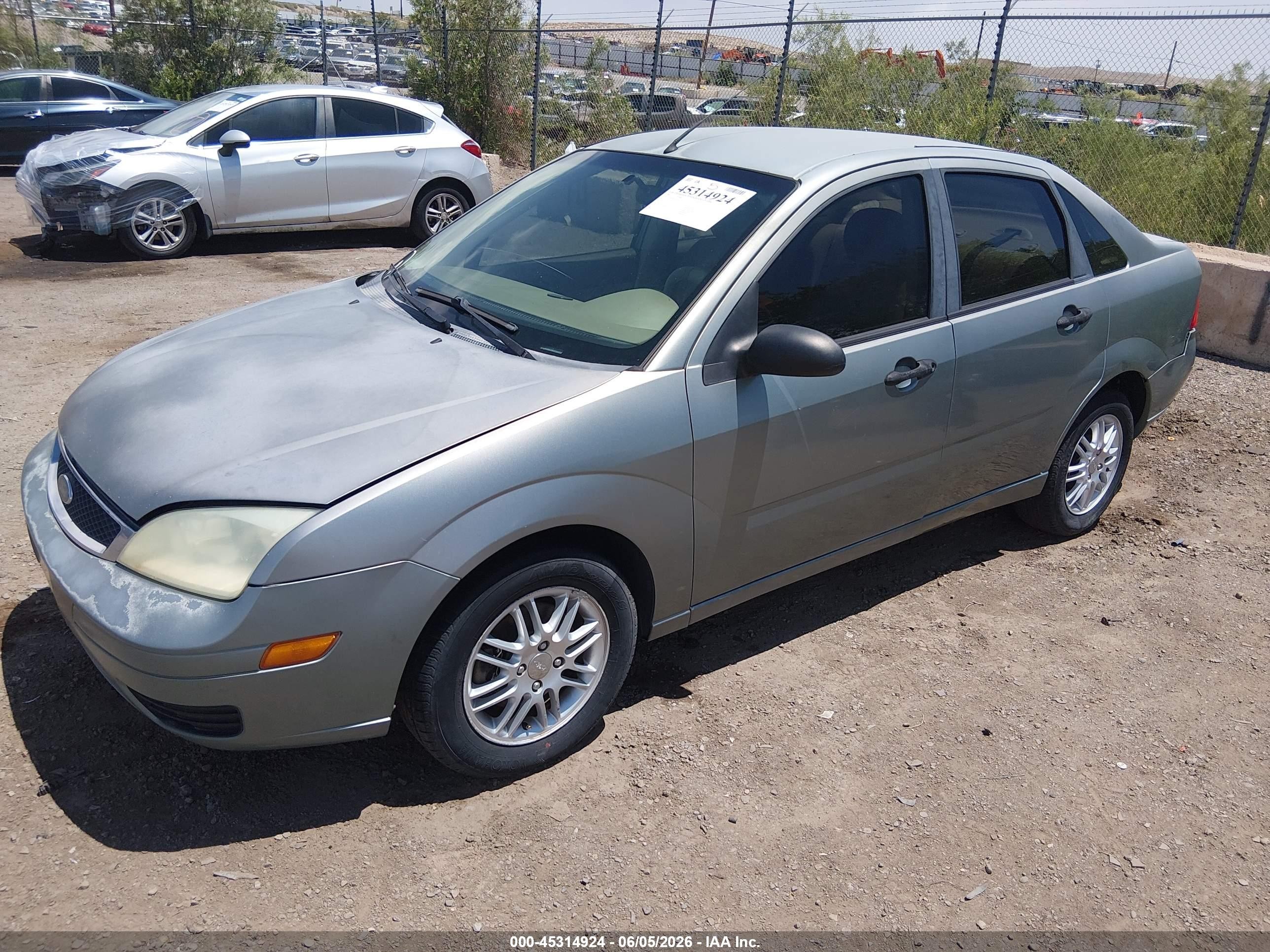 2005 Ford Focus Zx4 Silver vin: 1FAHP34NX5W148236