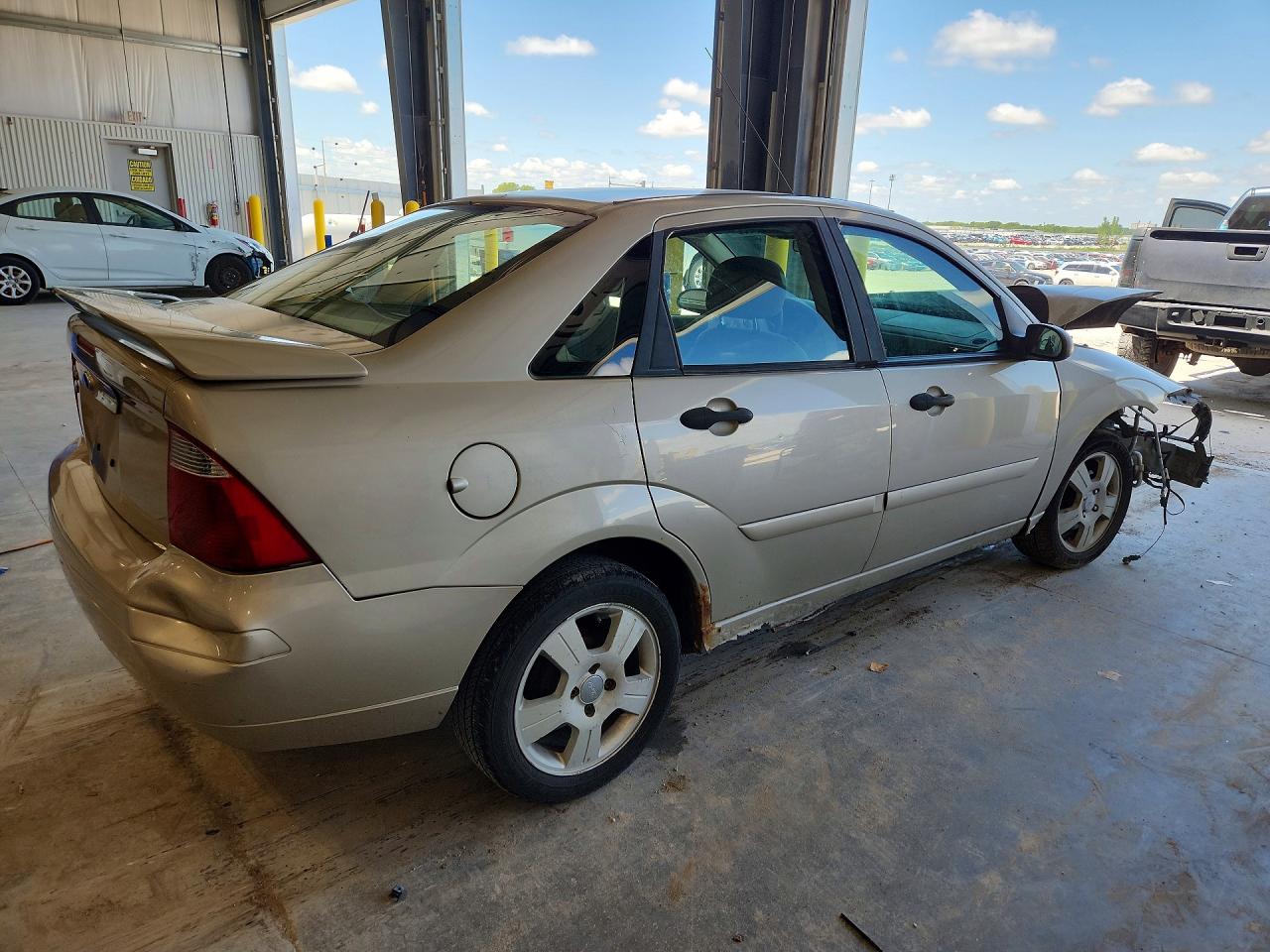 2007 Ford Focus Zx4 Tan vin: 1FAHP34NX7W192496