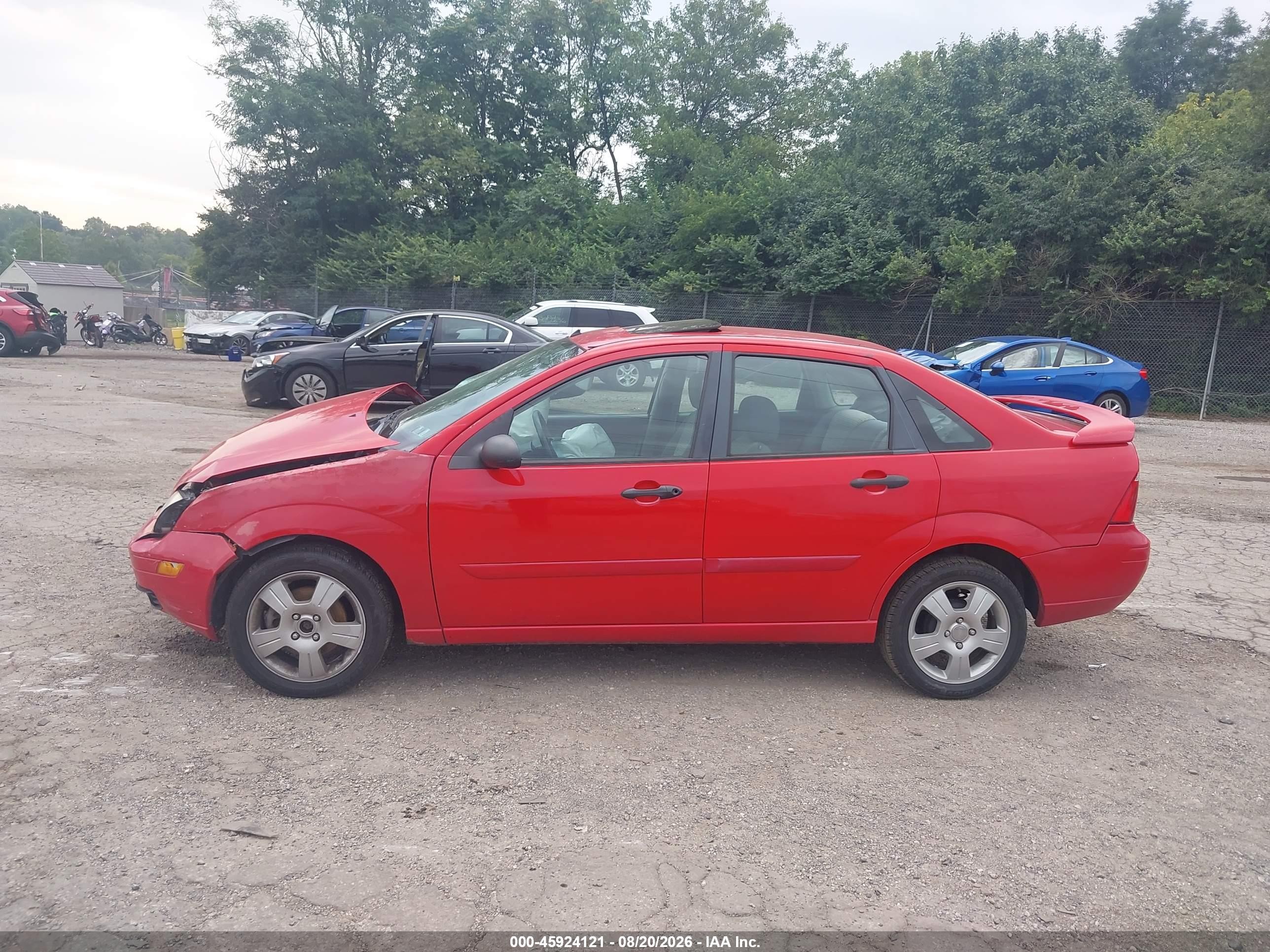 2007 Ford Focus S/se/ses Red vin: 1FAHP34NX7W275880