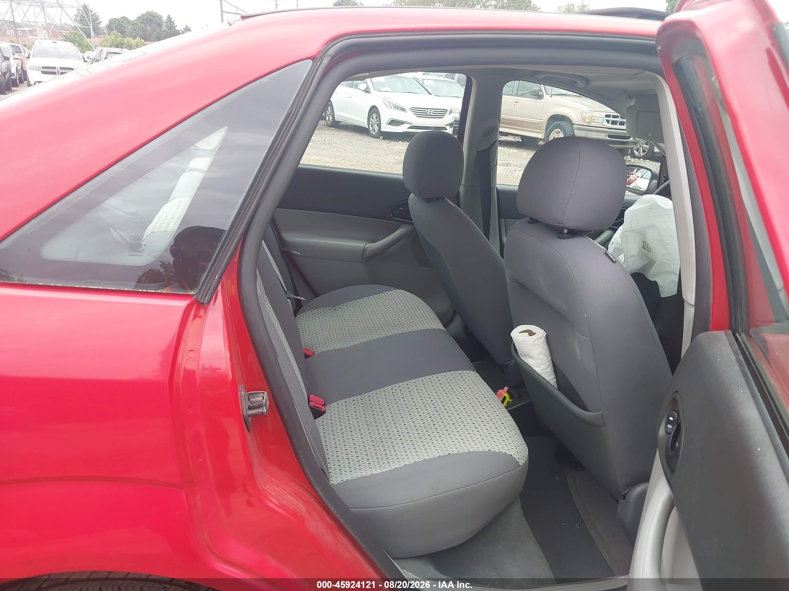 2007 Ford Focus S/se/ses Red vin: 1FAHP34NX7W275880