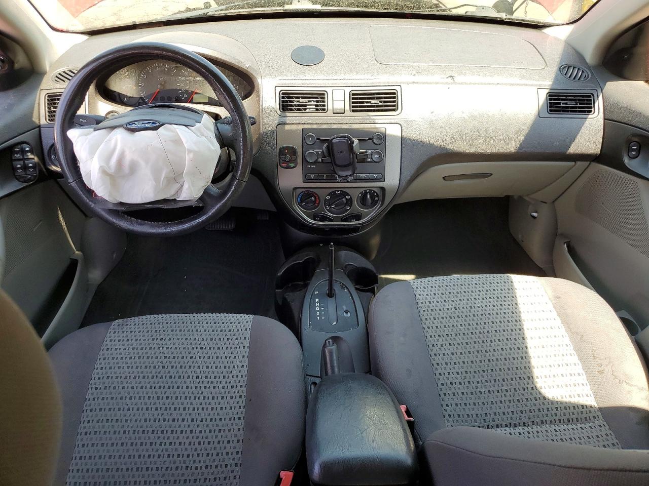 2007 Ford Focus Zx4 Red vin: 1FAHP34NX7W295532