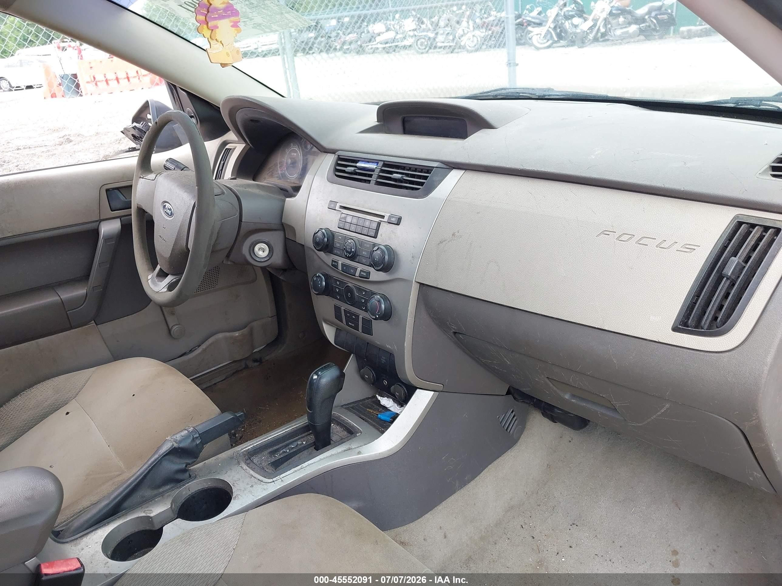 2008 Ford Focus S White vin: 1FAHP34NX8W284936