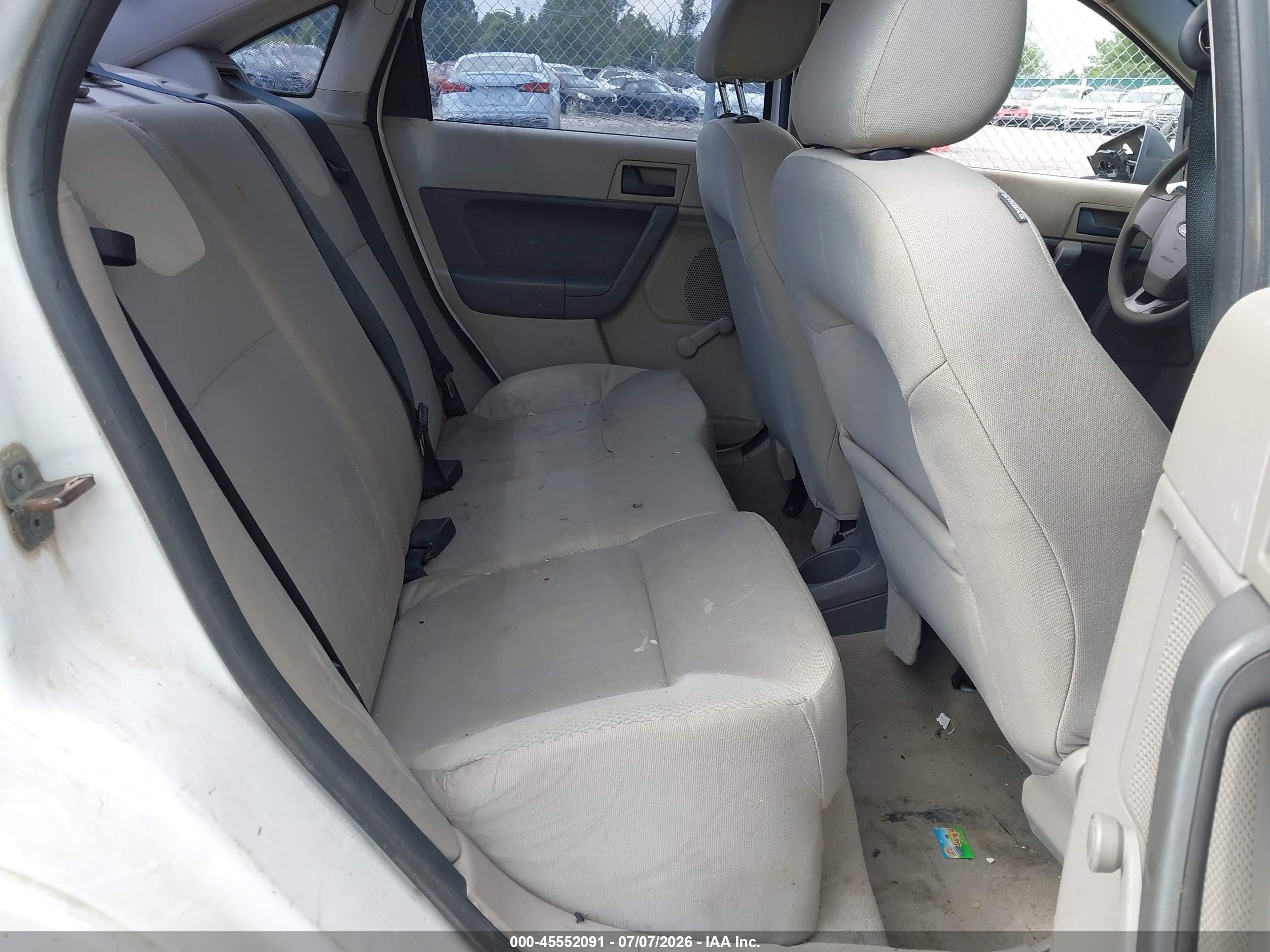 2008 Ford Focus S White vin: 1FAHP34NX8W284936