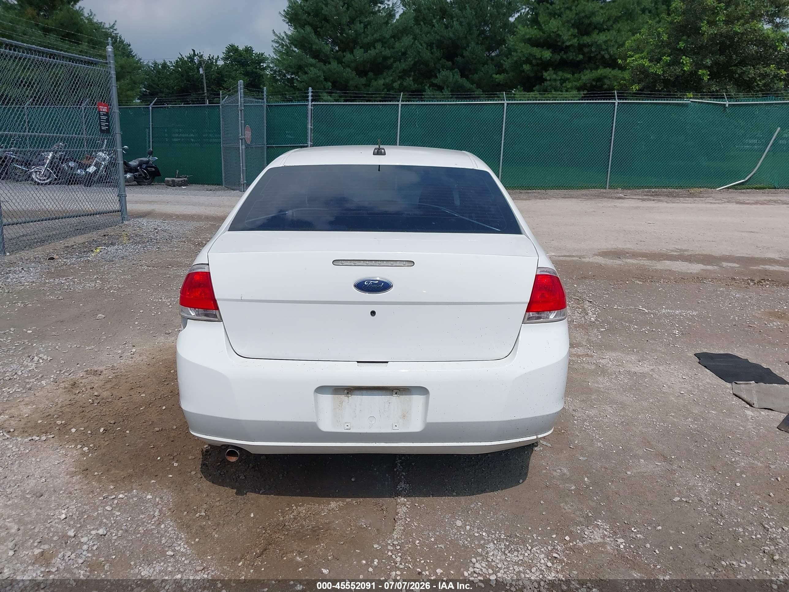 2008 Ford Focus S White vin: 1FAHP34NX8W284936