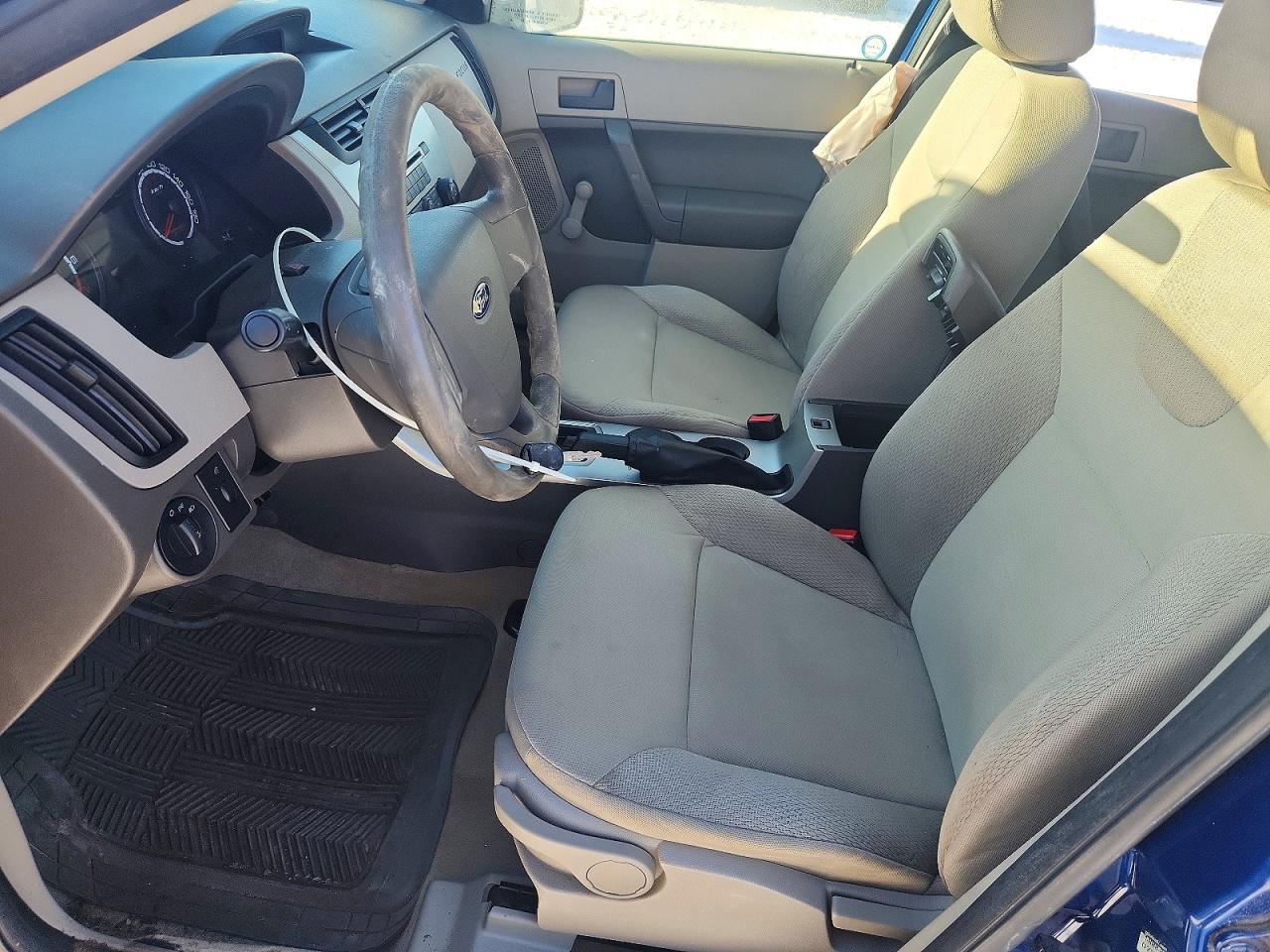 2009 Ford Focus S Blue vin: 1FAHP34NX9W142913
