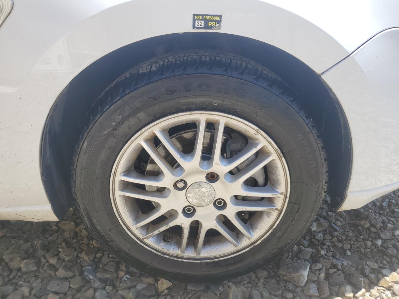 2008 Ford Focus Se White vin: 1FAHP35N08W120870 Damage: Right Front Wheel, Curb Rash, 4 To 5 Inches
