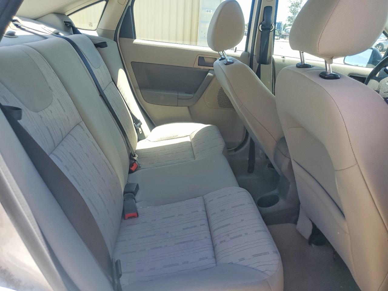 2008 Ford Focus Se White vin: 1FAHP35N08W120870