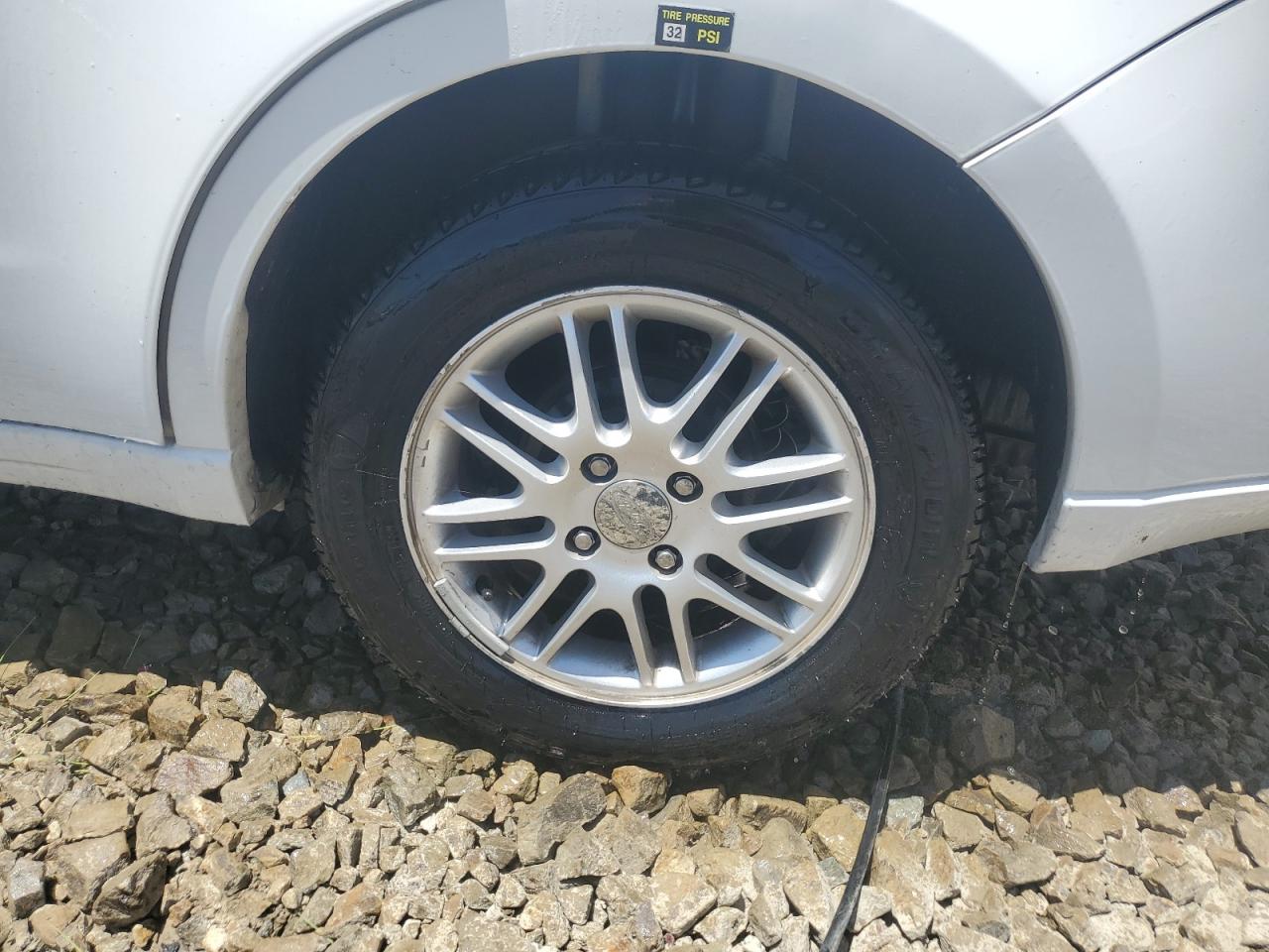 2008 Ford Focus Se White vin: 1FAHP35N08W120870 Damage: Left Rear Wheel, Curb Rash, 7 To 8 Inches