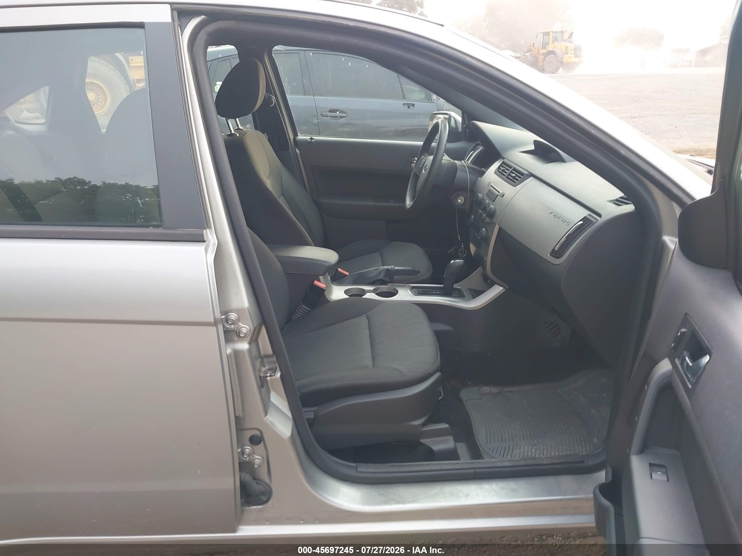 2008 Ford Focus Se Silver vin: 1FAHP35N08W192832