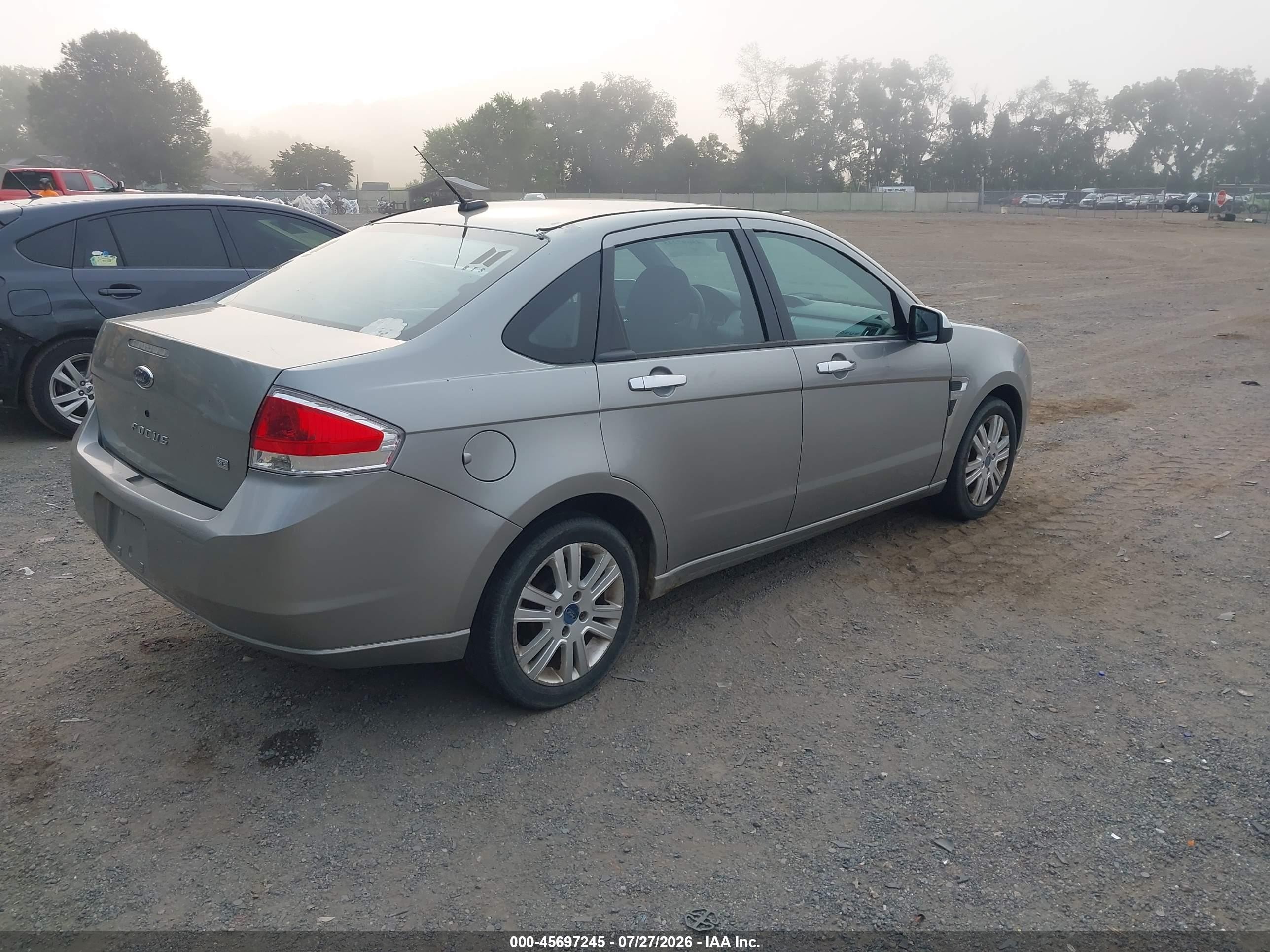 2008 Ford Focus Se Silver vin: 1FAHP35N08W192832