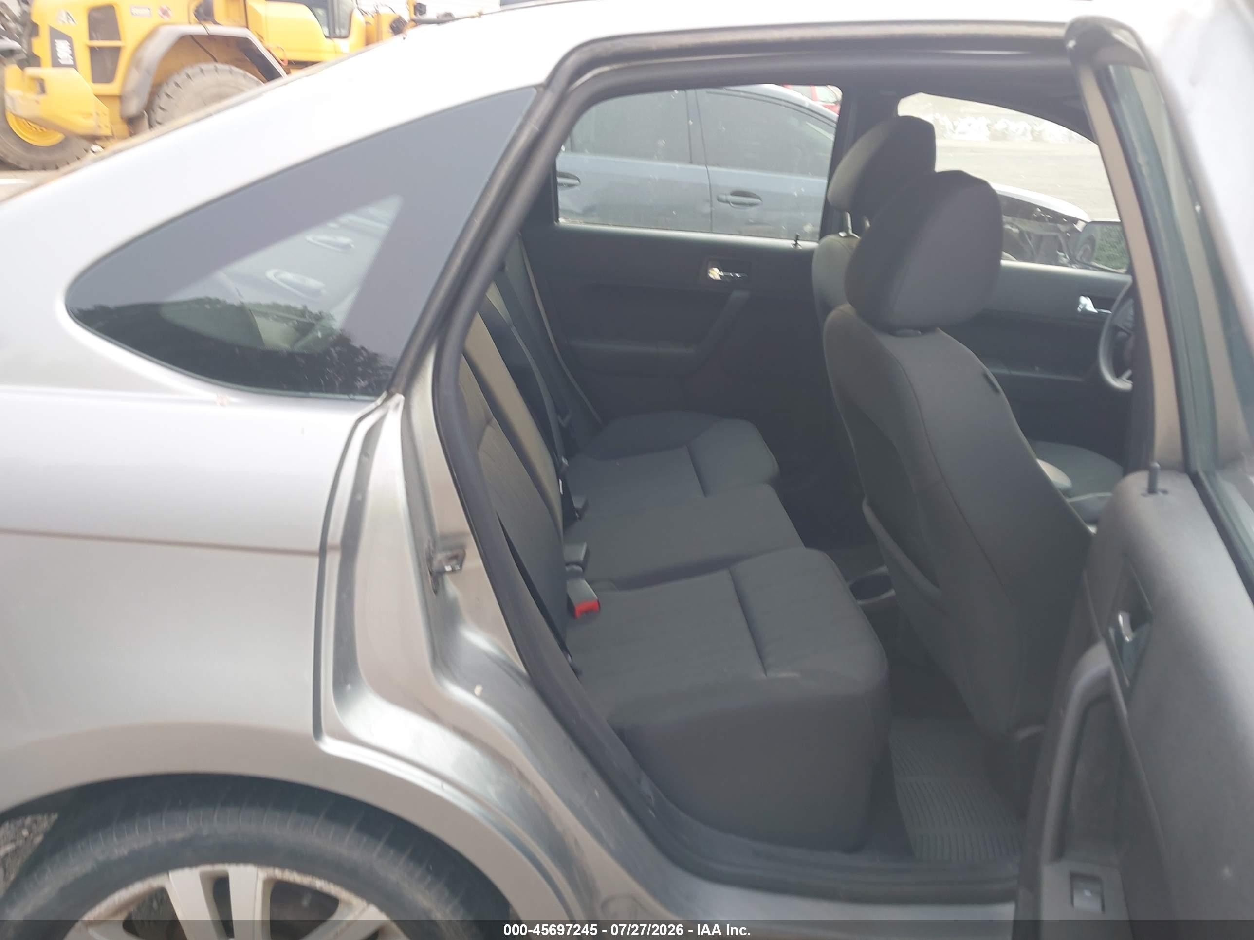 2008 Ford Focus Se Silver vin: 1FAHP35N08W192832