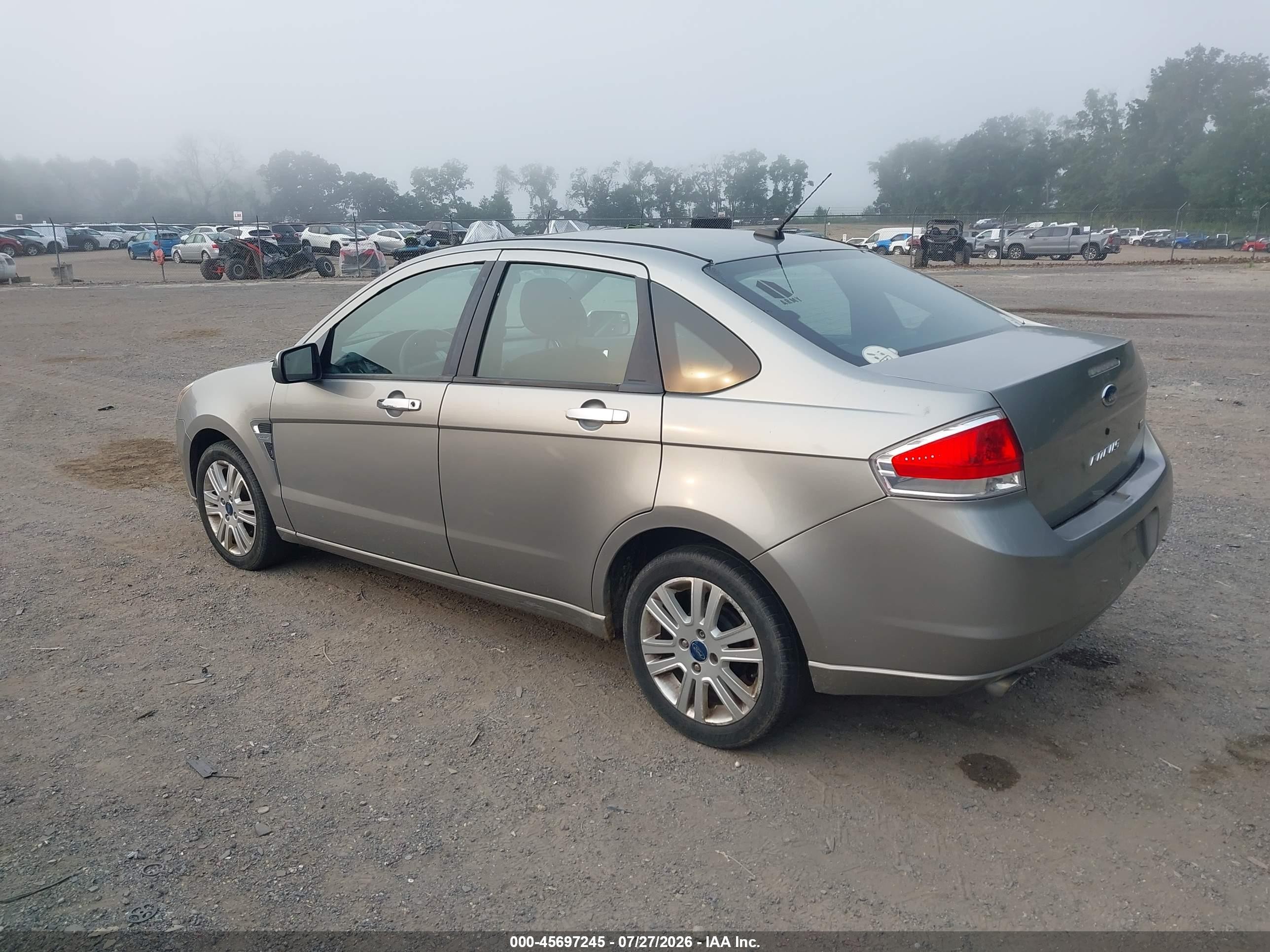 2008 Ford Focus Se Silver vin: 1FAHP35N08W192832