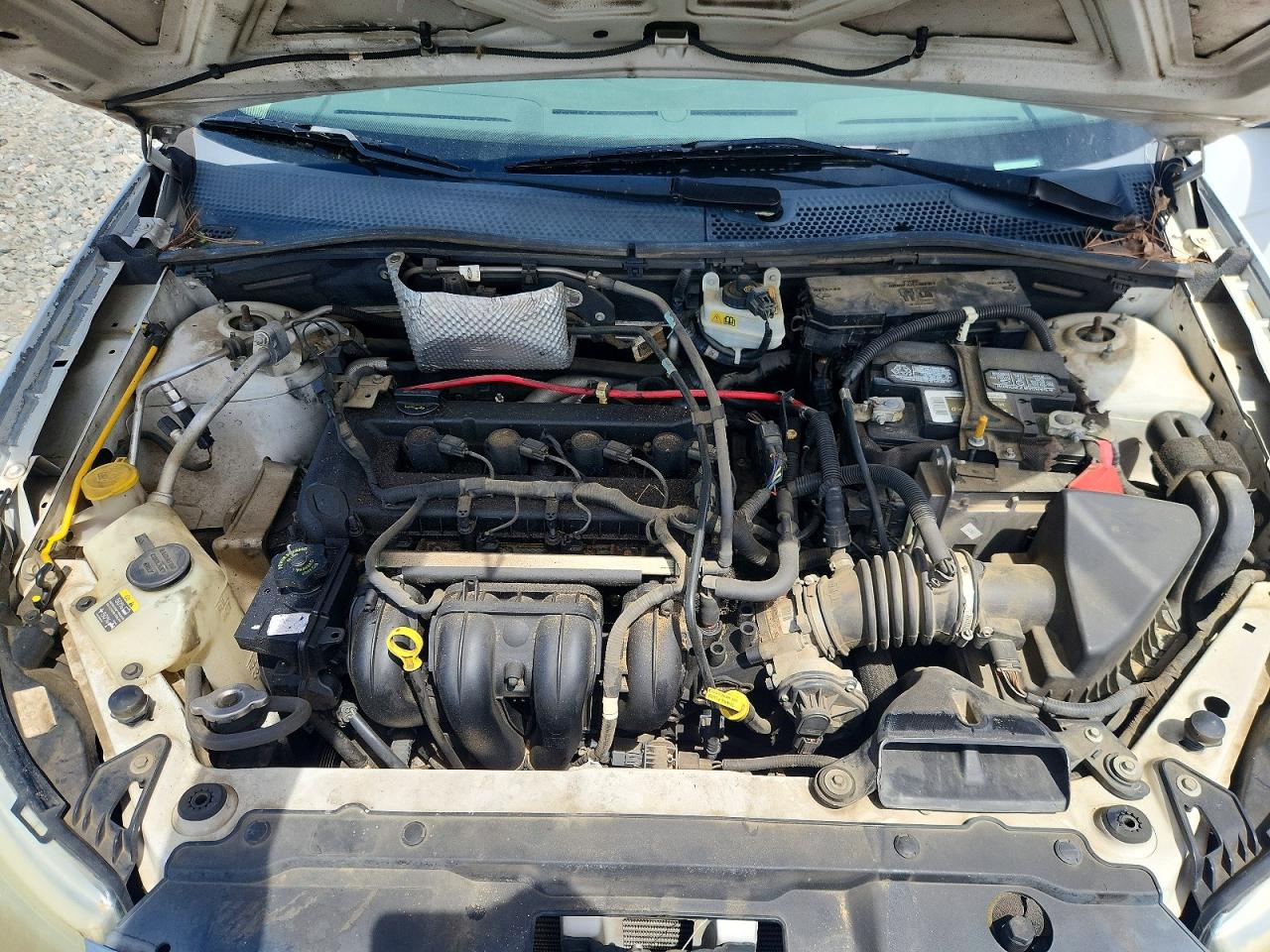 2008 Ford Focus Se White vin: 1FAHP35N08W227806