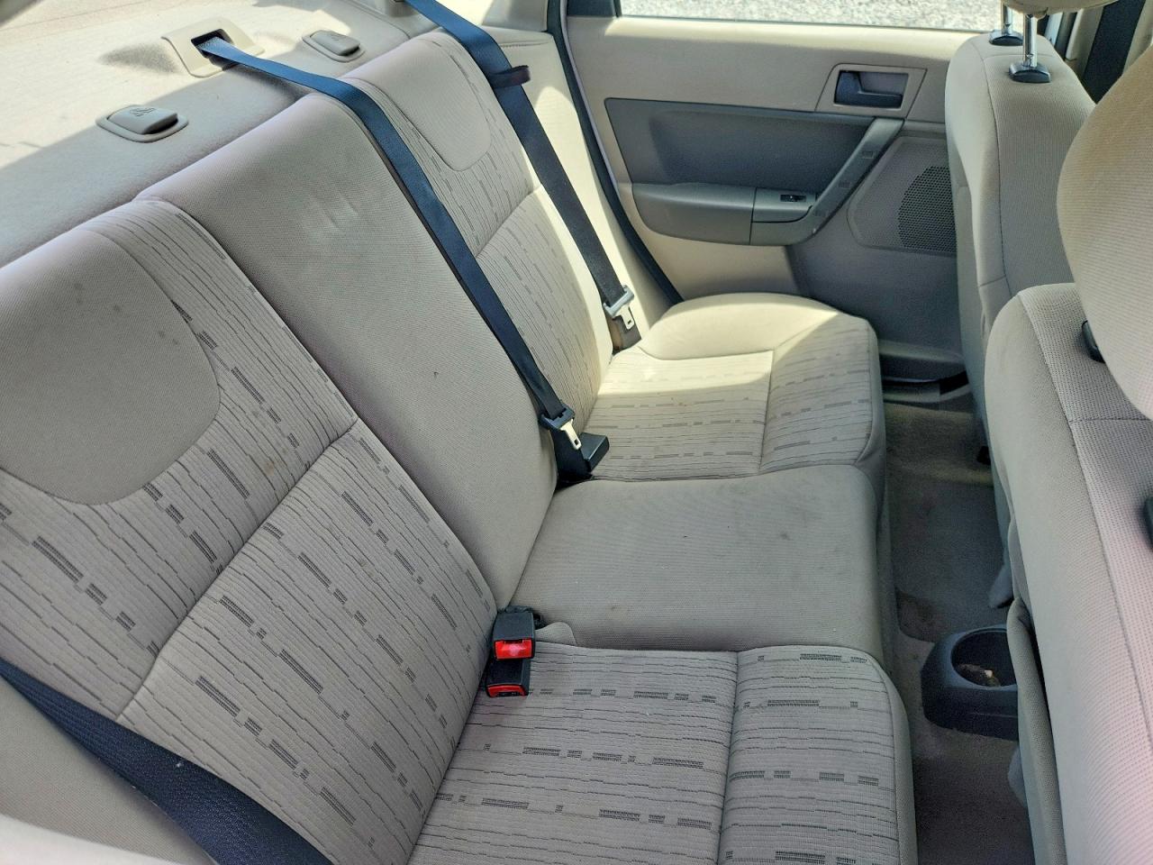 2008 Ford Focus Se White vin: 1FAHP35N08W227806