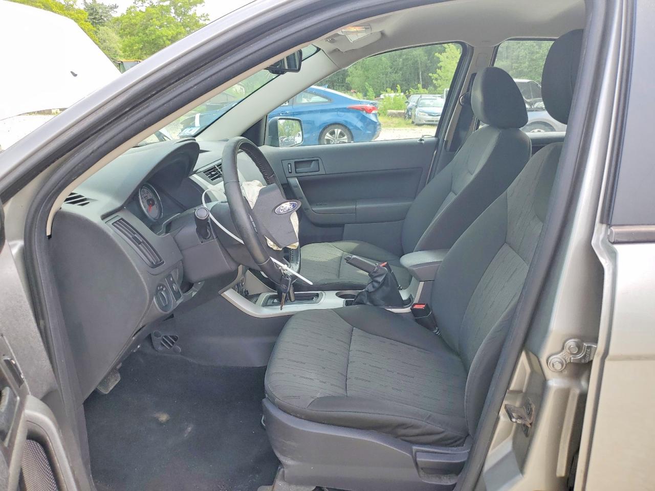 2008 Ford Focus Se Silver vin: 1FAHP35N08W260126