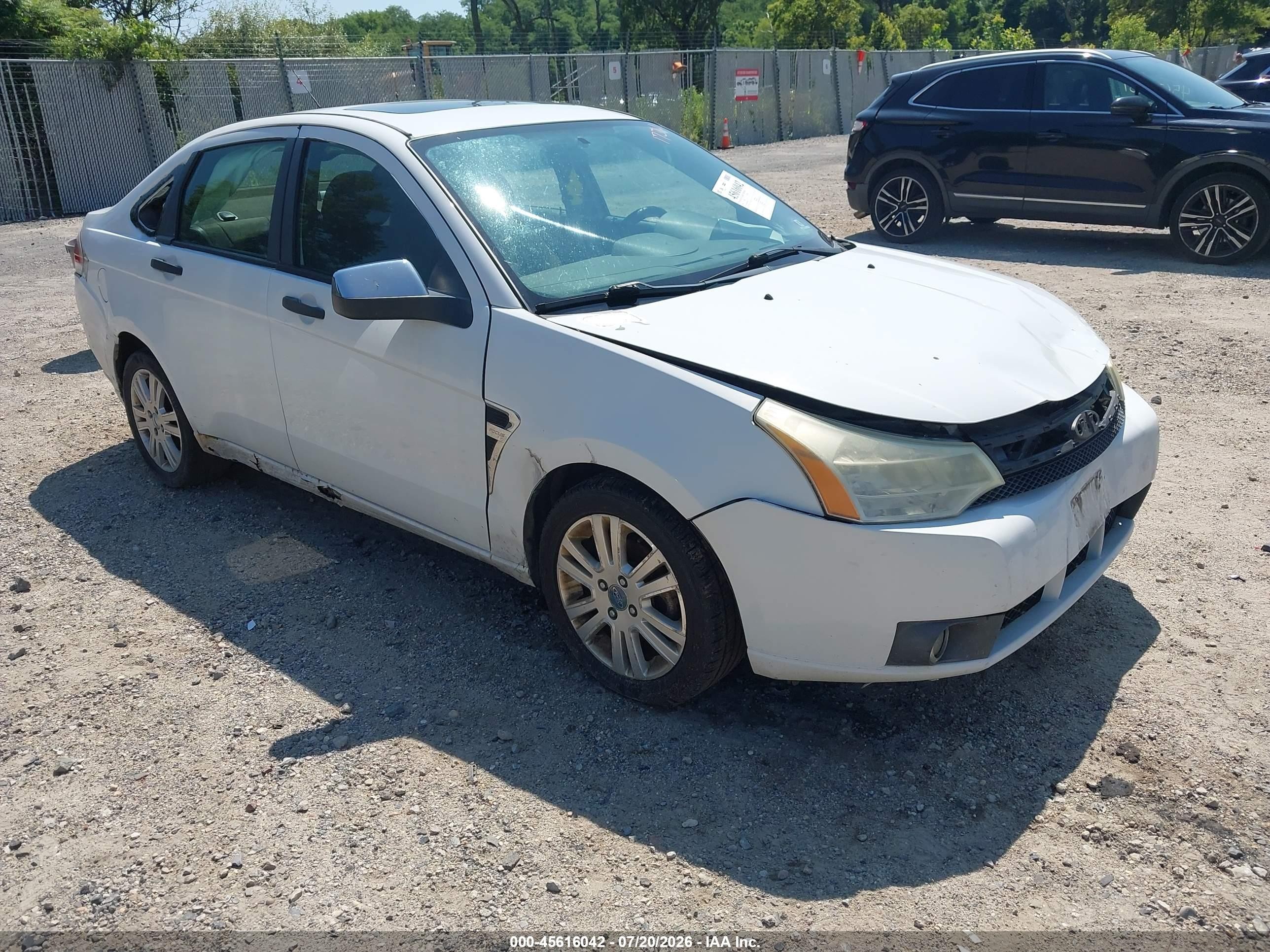 2008 Ford Focus Se/ses White vin: 1FAHP35N08W261132