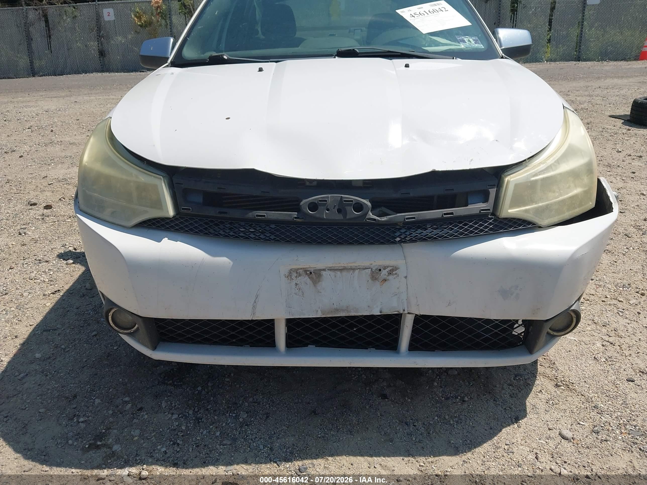 2008 Ford Focus Se/ses White vin: 1FAHP35N08W261132