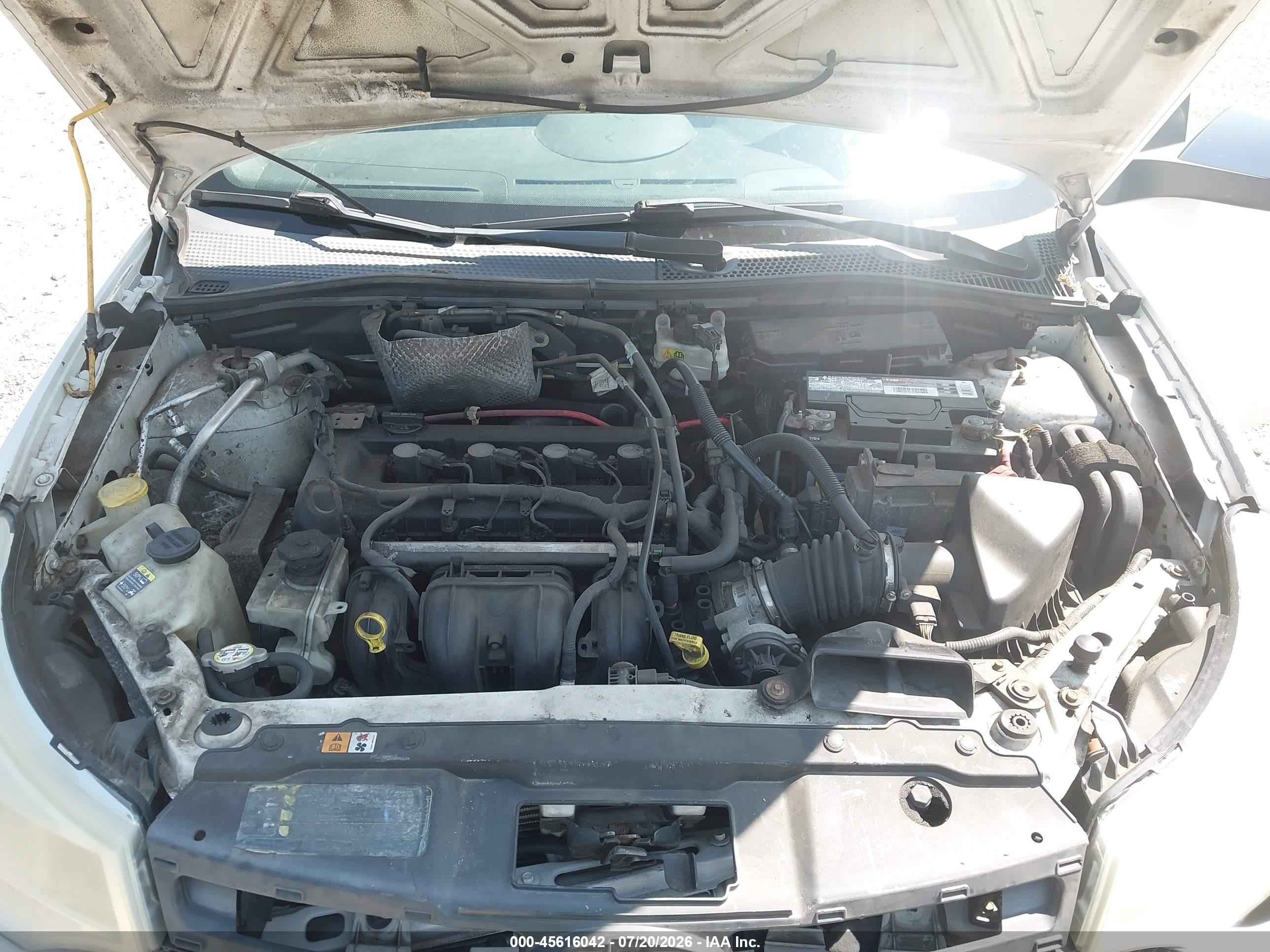 2008 Ford Focus Se/ses White vin: 1FAHP35N08W261132