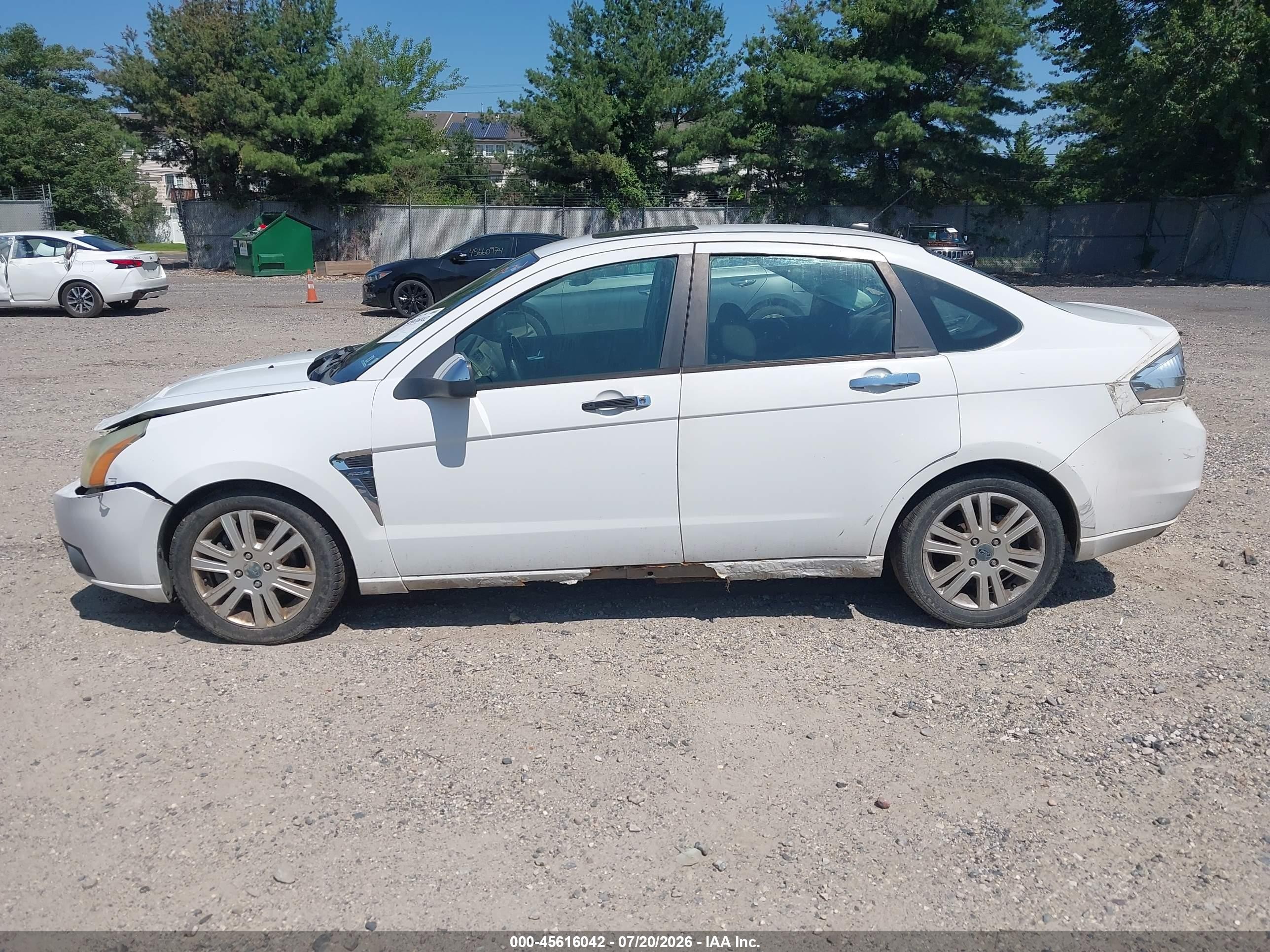 2008 Ford Focus Se/ses White vin: 1FAHP35N08W261132