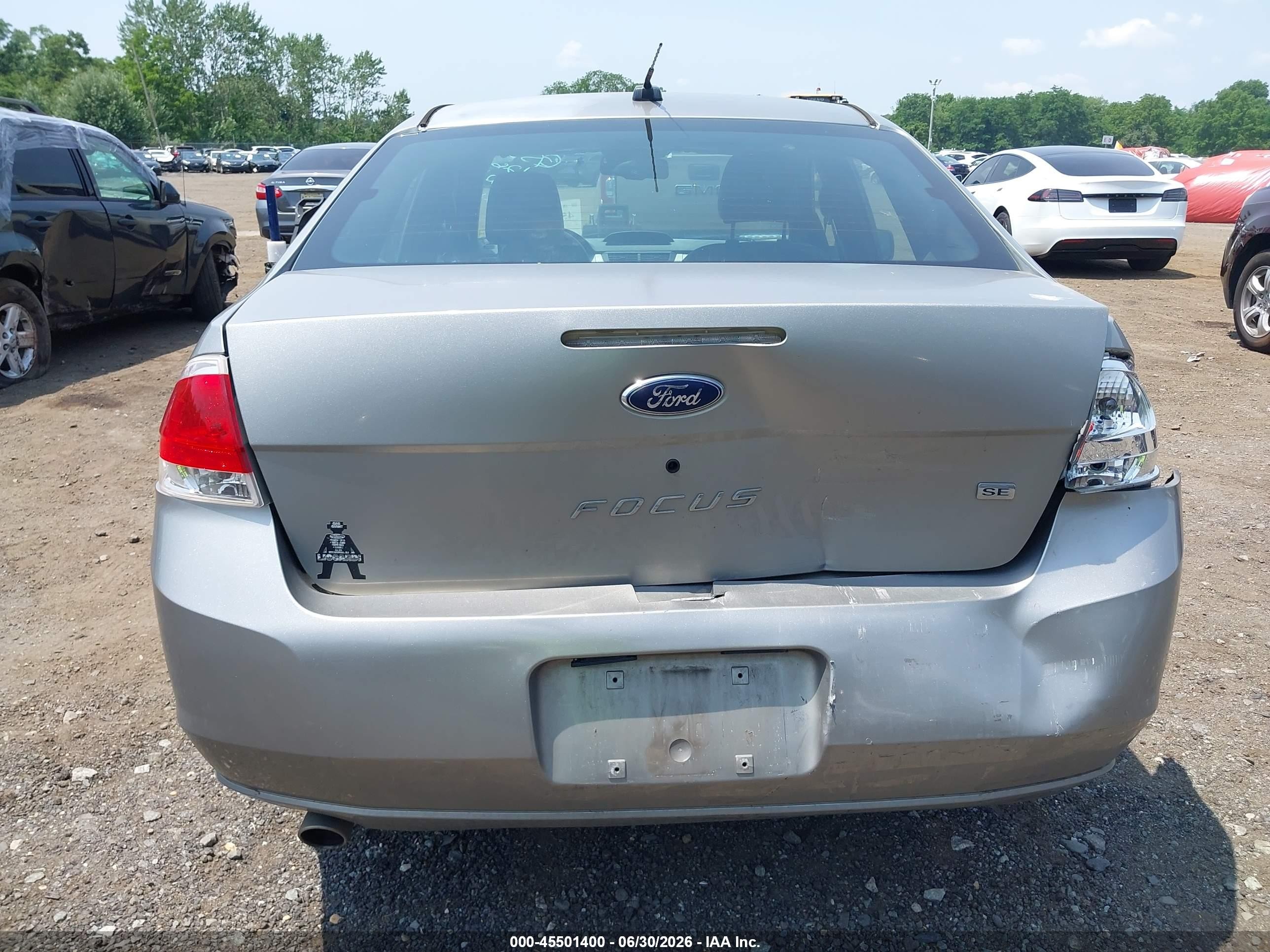 2008 Ford Focus Se/ses Silver vin: 1FAHP35N08W277847