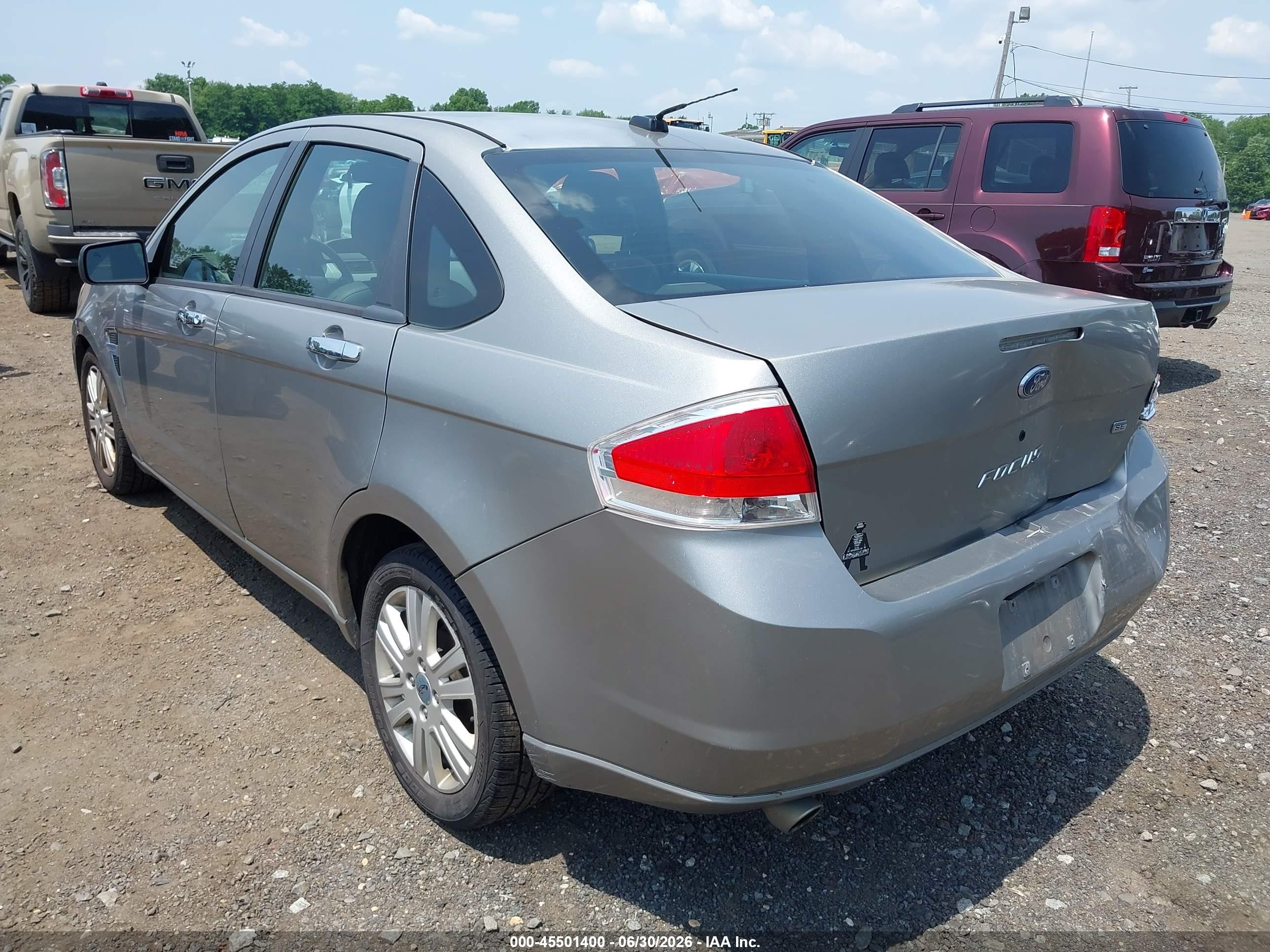2008 Ford Focus Se/ses Silver vin: 1FAHP35N08W277847