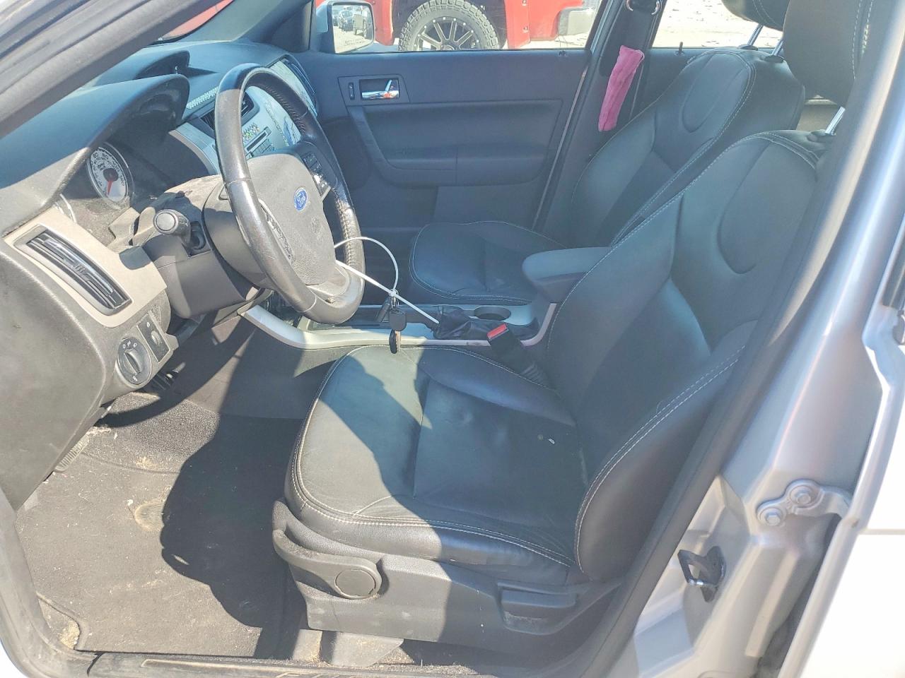 2008 Ford Focus Se Silver vin: 1FAHP35N08W281574