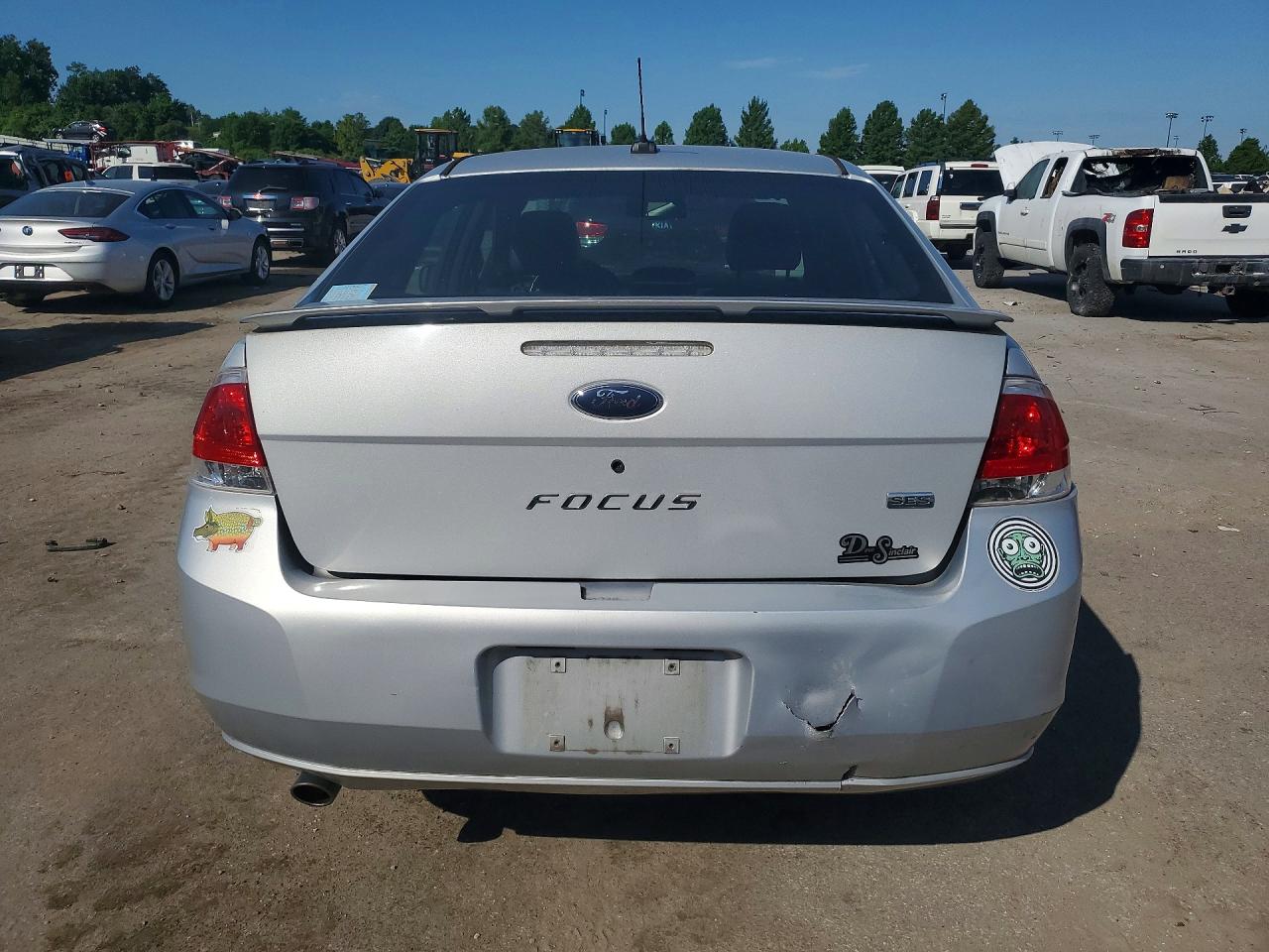 2008 Ford Focus Se Silver vin: 1FAHP35N08W281574
