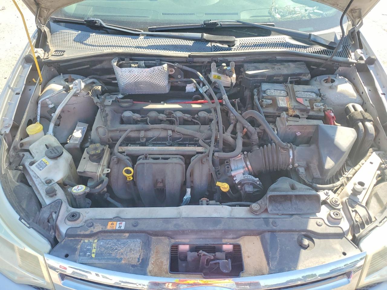 2008 Ford Focus Se Silver vin: 1FAHP35N08W281574