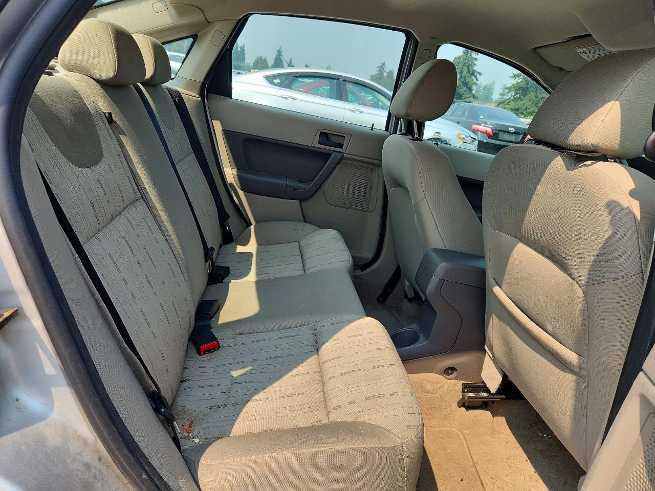 2009 Ford Focus Se Silver vin: 1FAHP35N09W110373