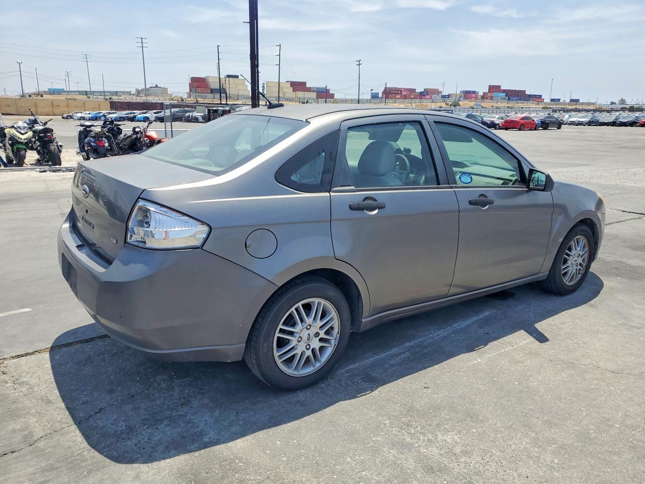 2009 Ford Focus Se Серый vin: 1FAHP35N09W117338