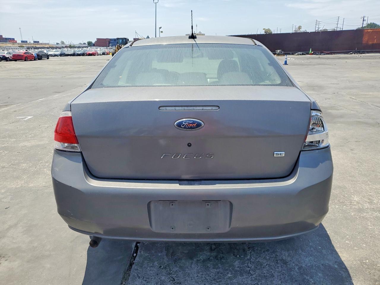 2009 Ford Focus Se Серый vin: 1FAHP35N09W117338