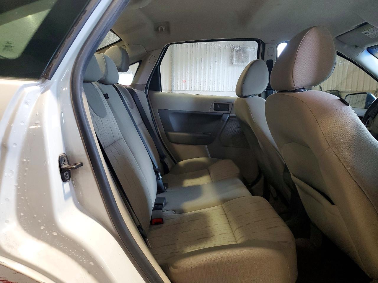 2009 Ford Focus Se White vin: 1FAHP35N09W123379