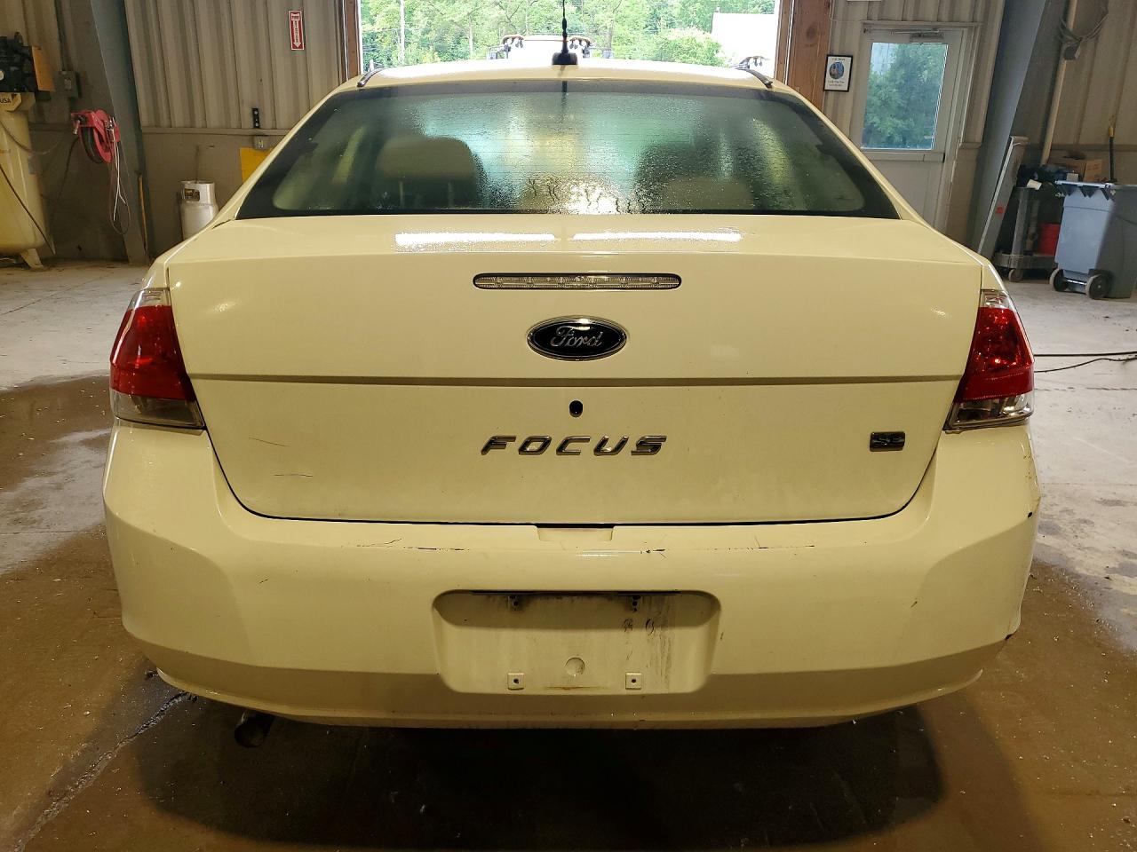 2009 Ford Focus Se White vin: 1FAHP35N09W123379