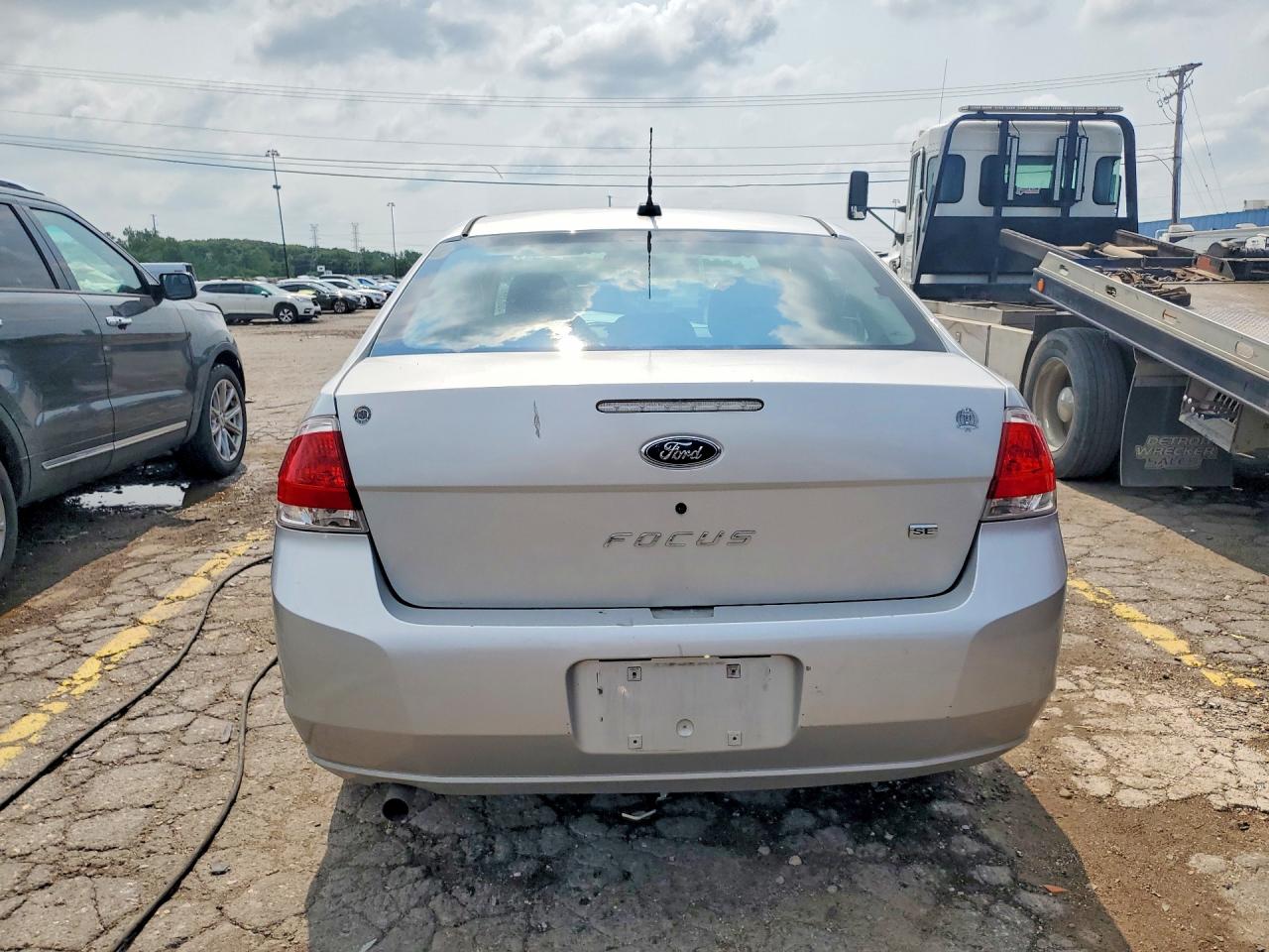 2009 Ford Focus Se Silver vin: 1FAHP35N09W178592