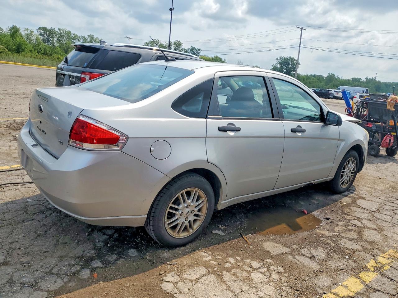 2009 Ford Focus Se Silver vin: 1FAHP35N09W178592