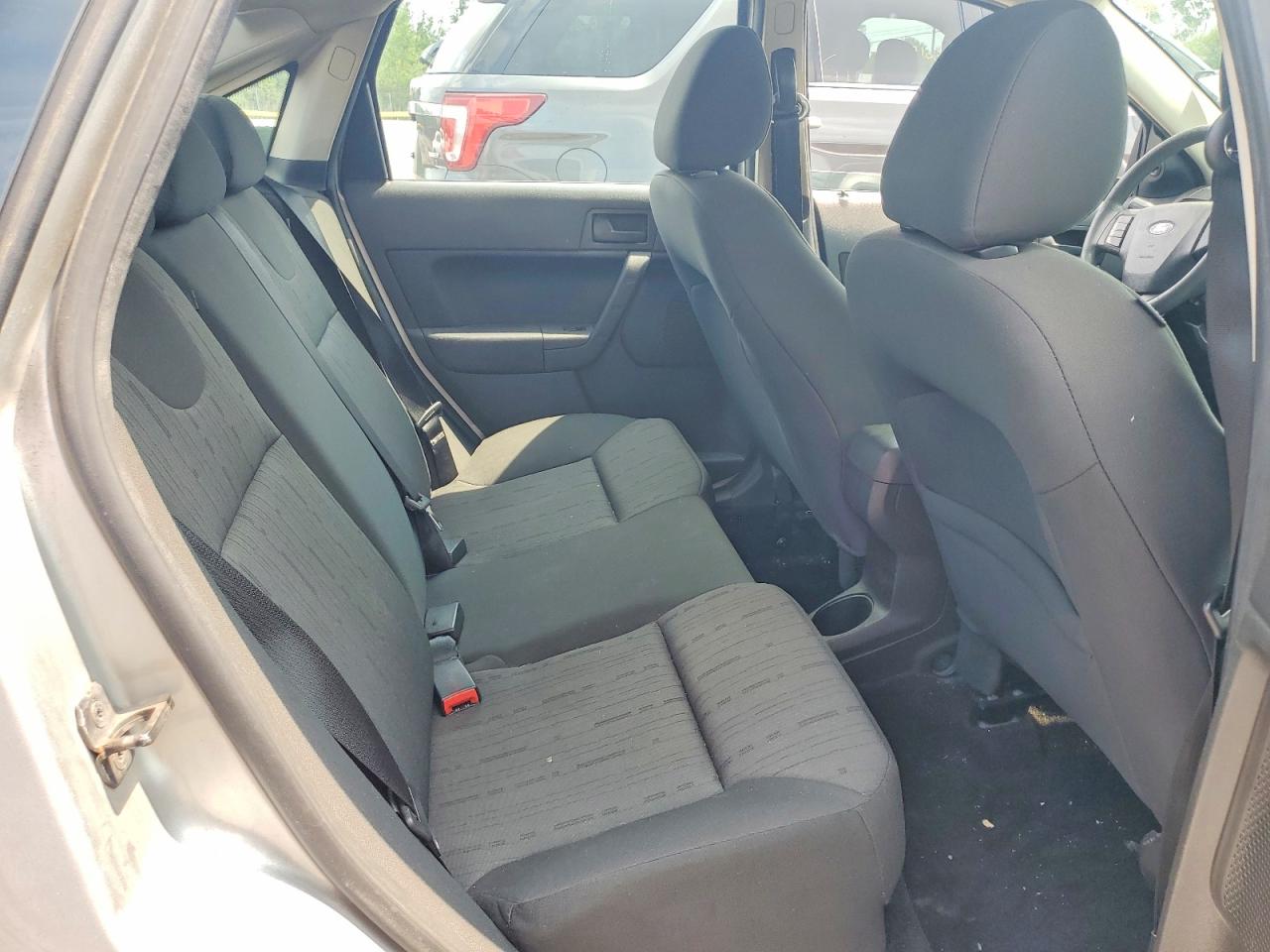 2009 Ford Focus Se Silver vin: 1FAHP35N09W178592