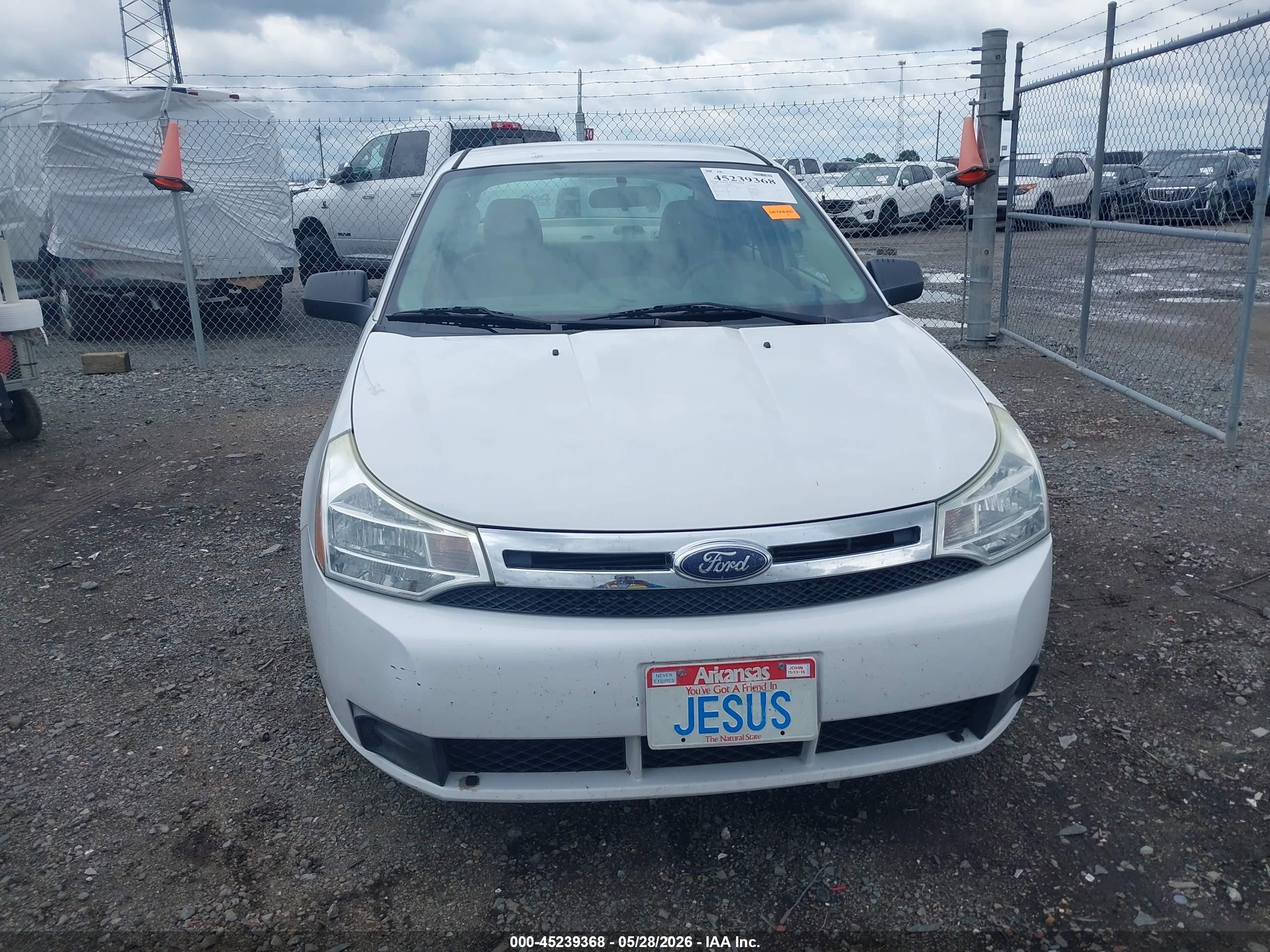 2008 Ford Focus Se/ses Белый vin: 1FAHP35N18W147625