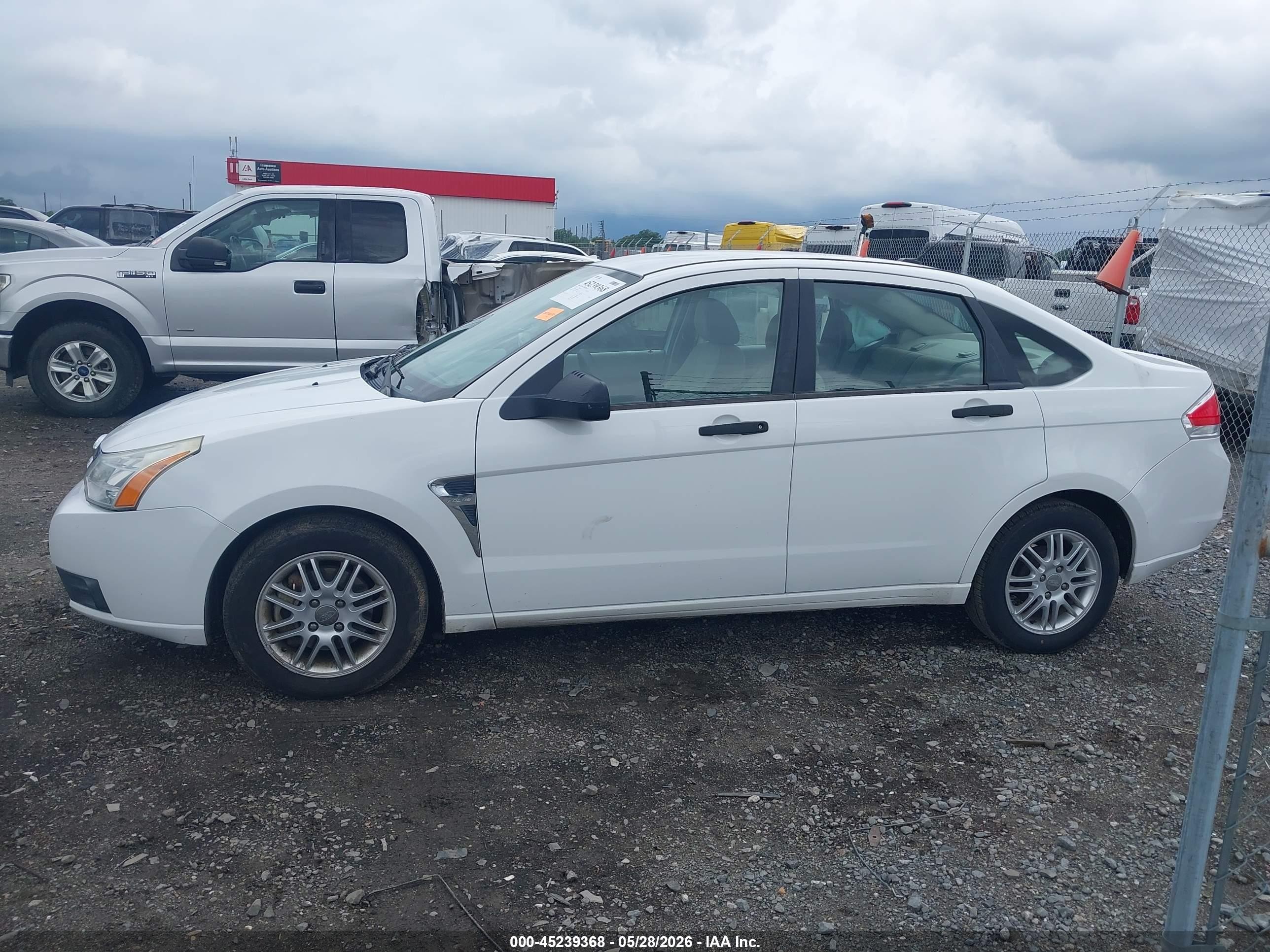 2008 Ford Focus Se/ses Белый vin: 1FAHP35N18W147625