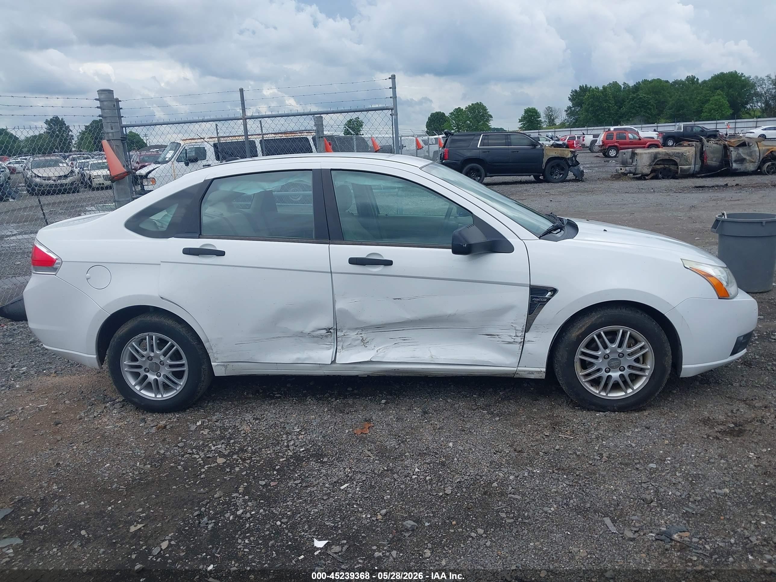 2008 Ford Focus Se/ses Белый vin: 1FAHP35N18W147625