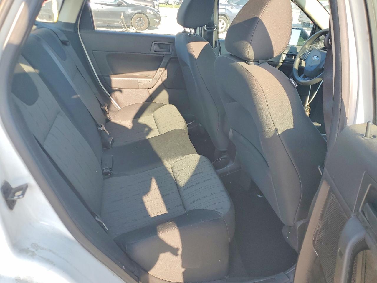 2008 Ford Focus Se Белый vin: 1FAHP35N18W155353