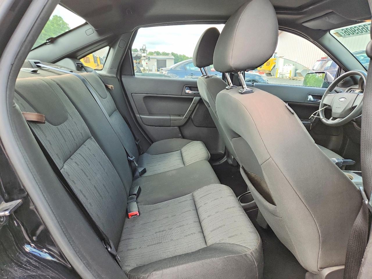 2008 Ford Focus Se Black vin: 1FAHP35N18W200730