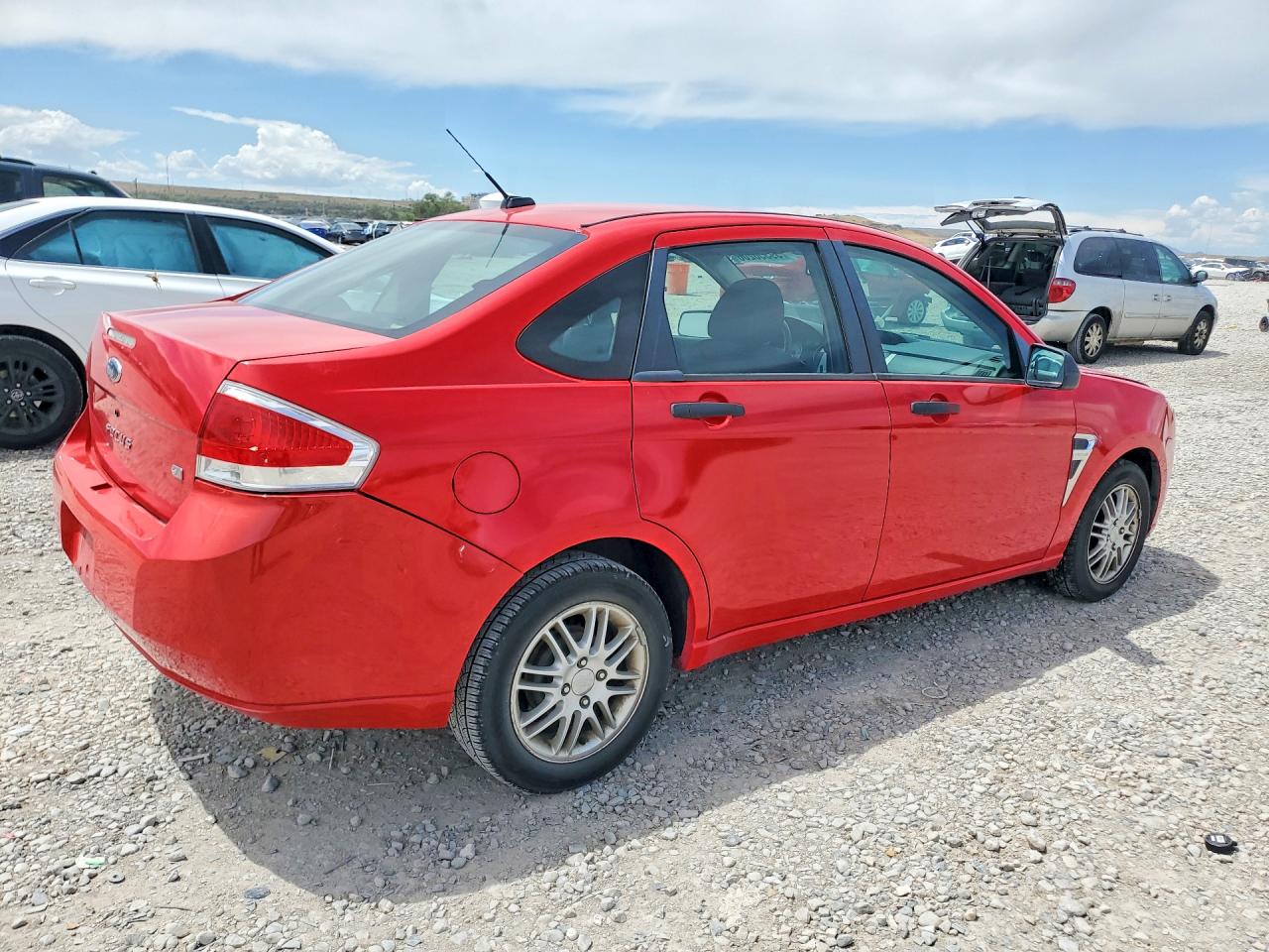 2008 Ford Focus Se Red vin: 1FAHP35N18W208102