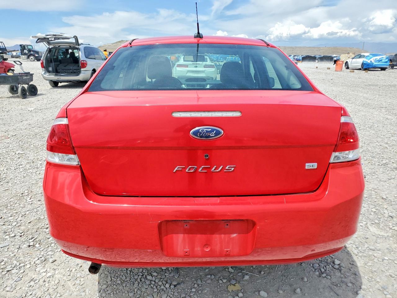 2008 Ford Focus Se Red vin: 1FAHP35N18W208102
