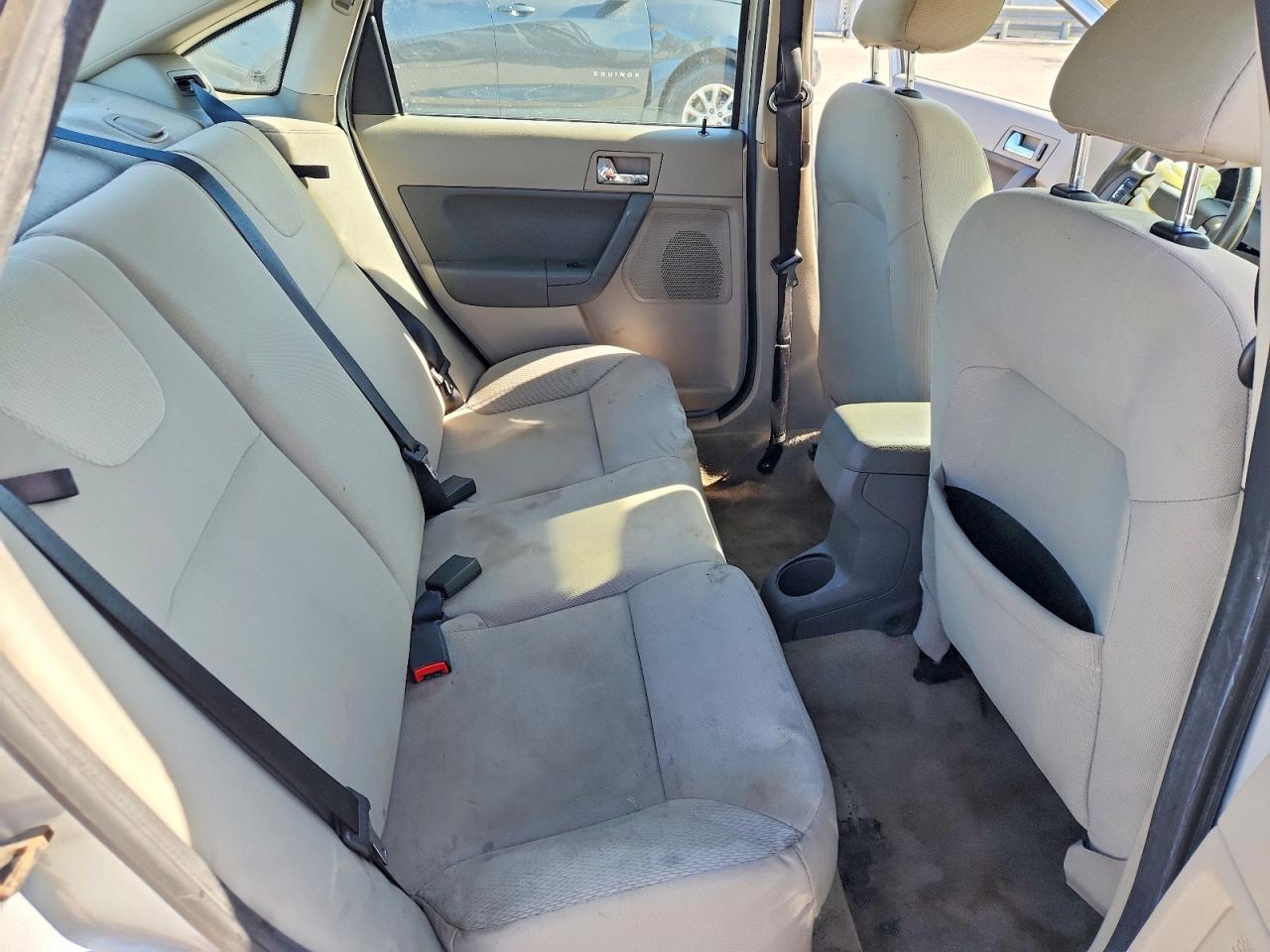 2008 Ford Focus Se Silver vin: 1FAHP35N18W212490