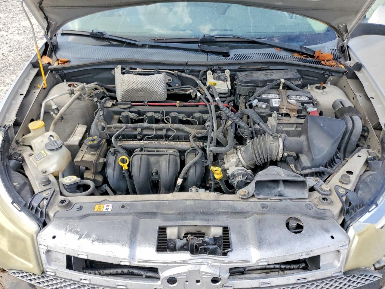 2008 Ford Focus Se Silver vin: 1FAHP35N18W217057