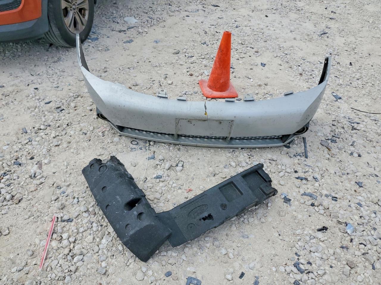 2008 Ford Focus Se Silver vin: 1FAHP35N18W217057