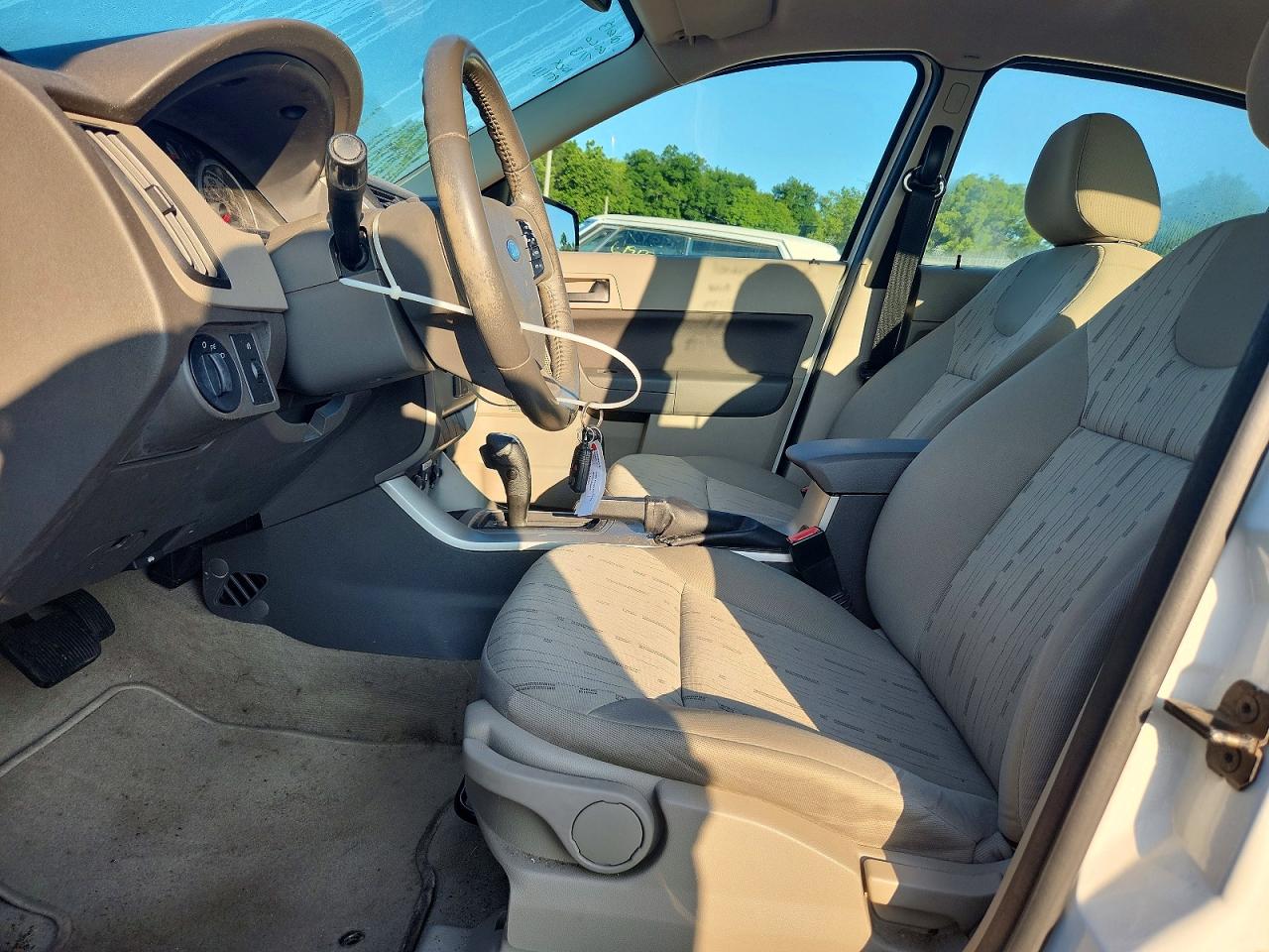 2009 Ford Focus Se White vin: 1FAHP35N19W162854